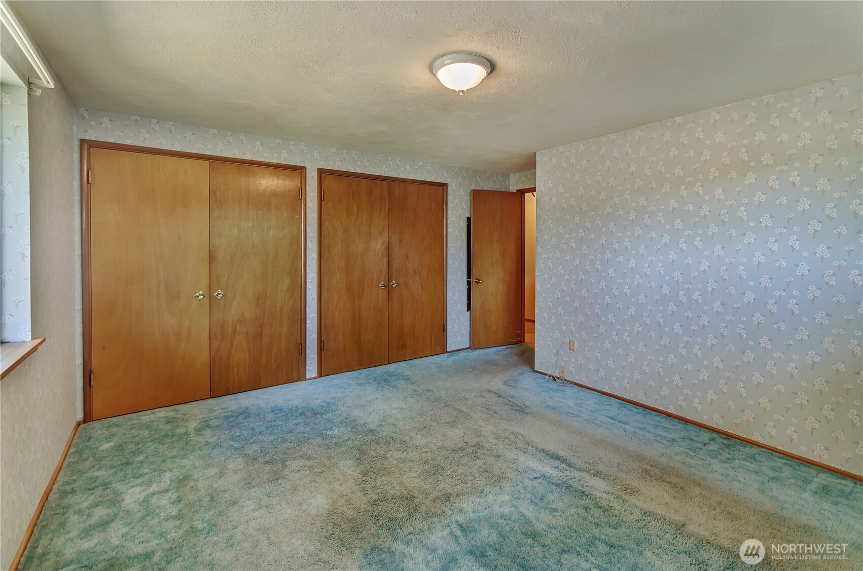 2734 Sunset Drive W