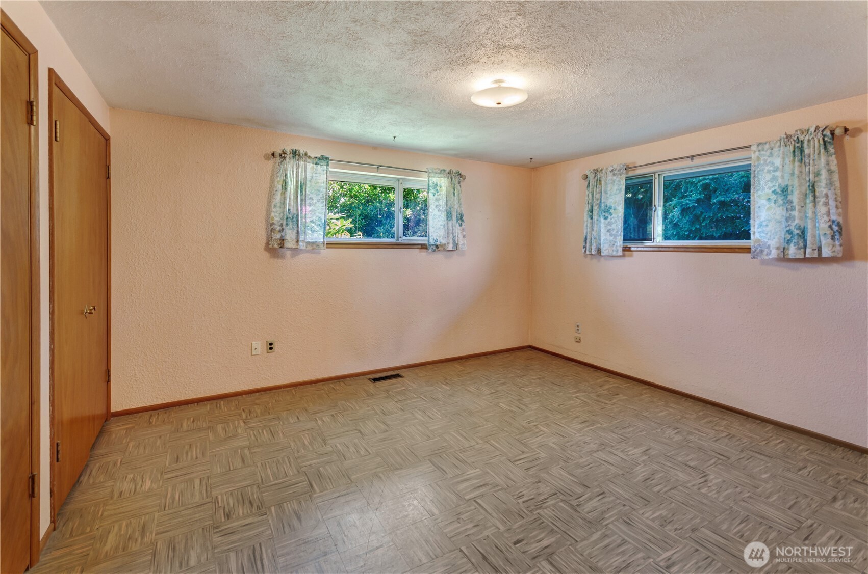 2734 Sunset Drive W