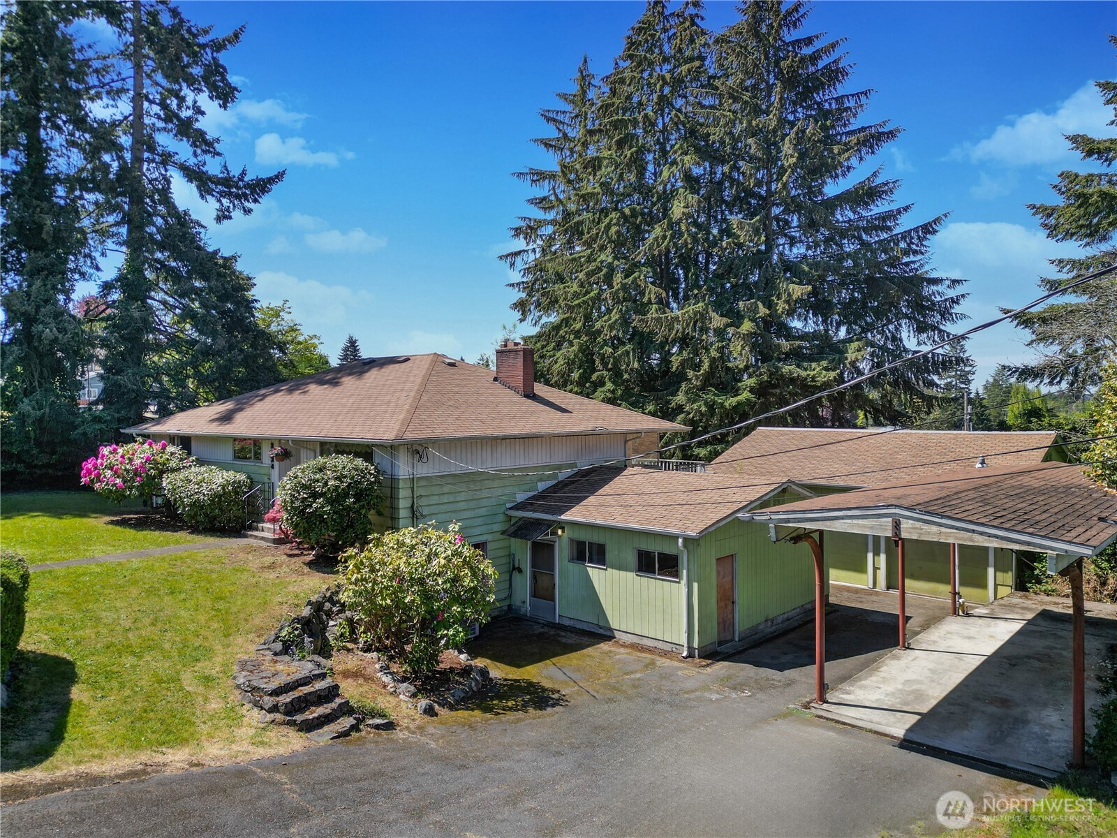 2734 Sunset Drive W