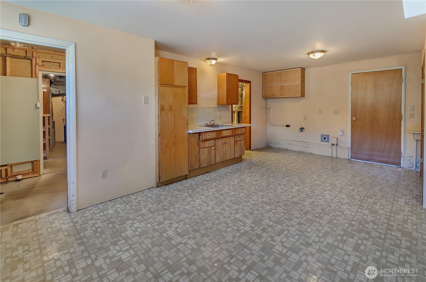 2734 Sunset Drive W