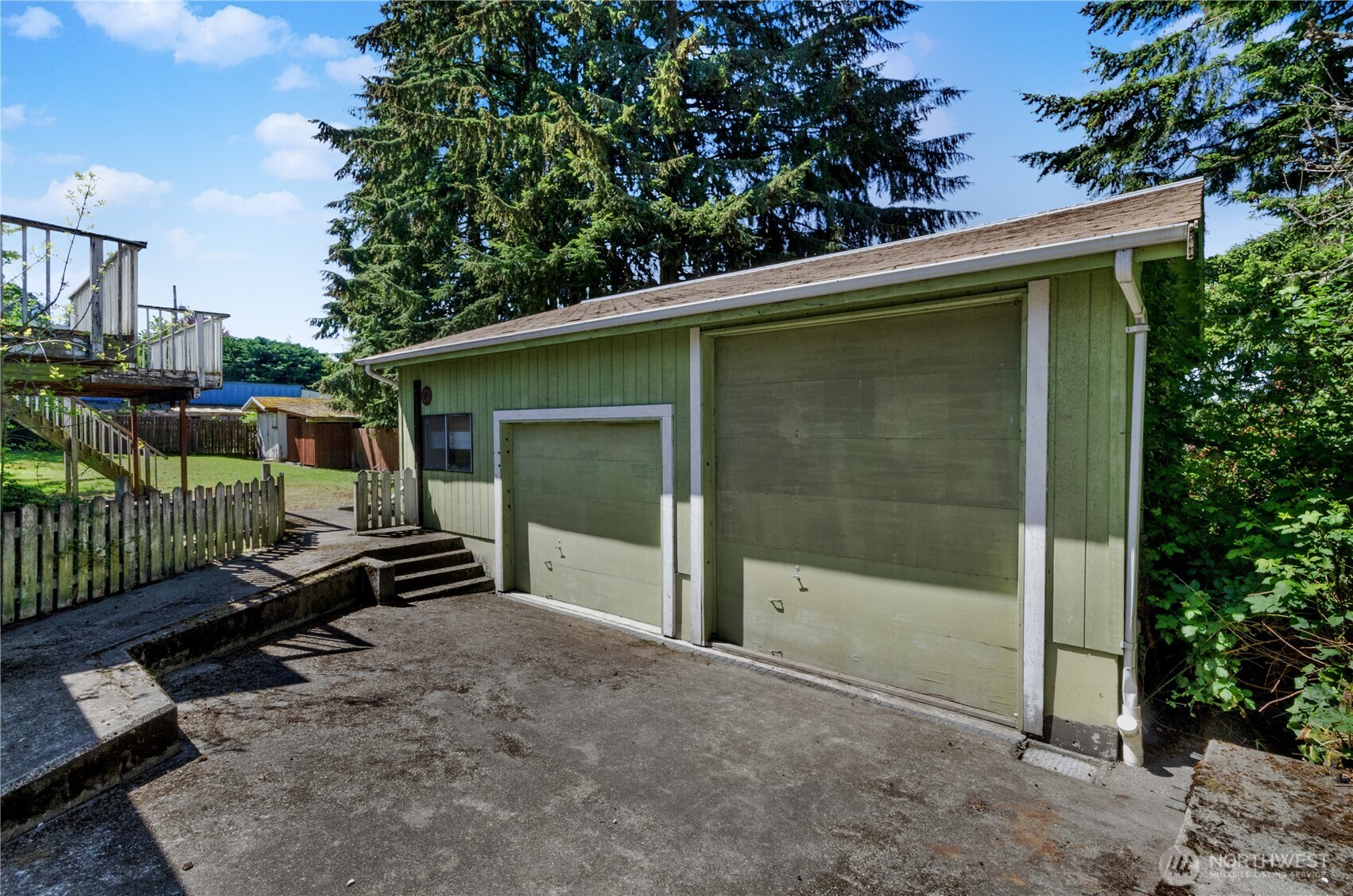2734 Sunset Drive W