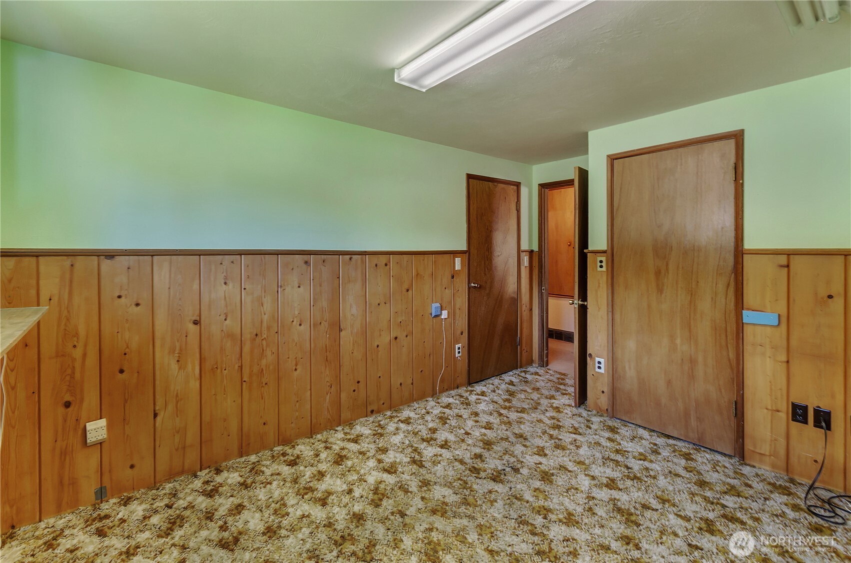 2734 Sunset Drive W