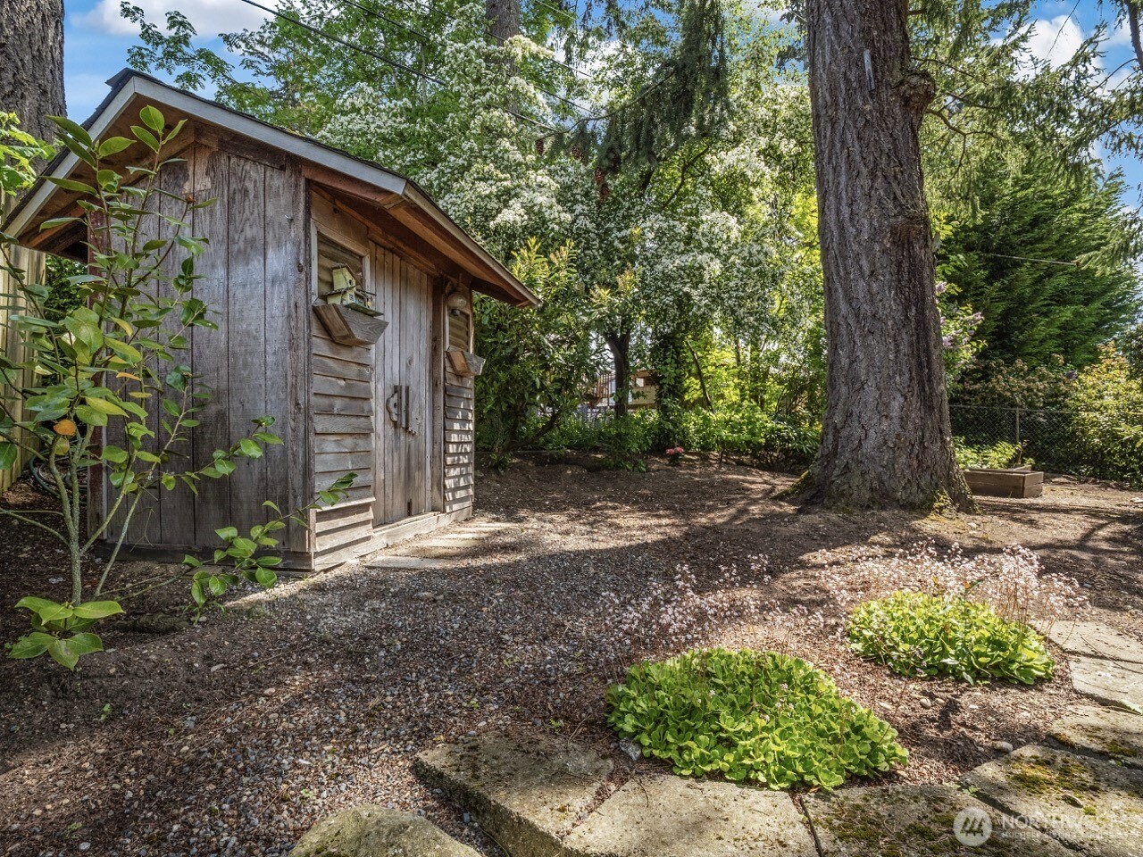 413 Farallone Avenue