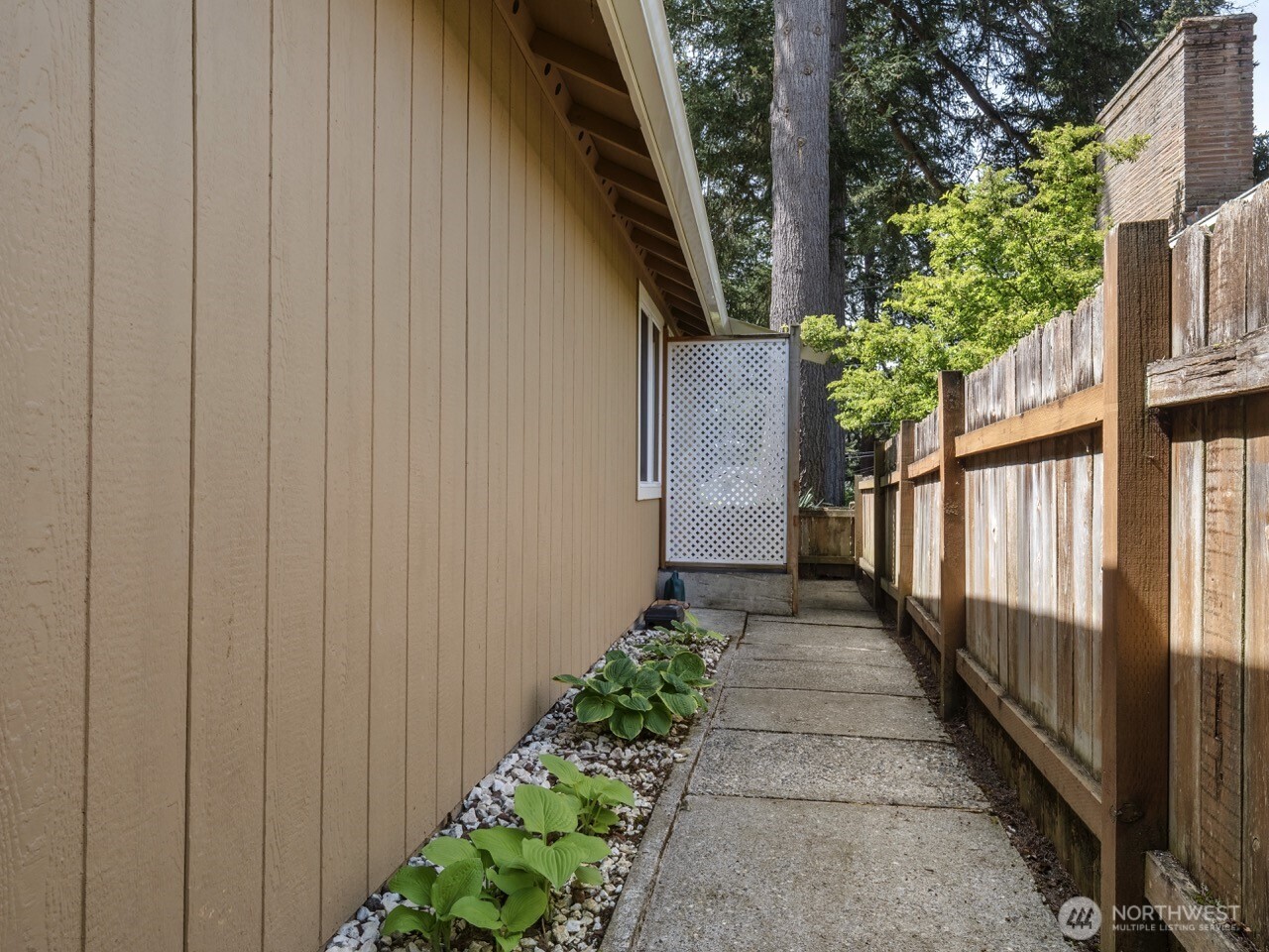 413 Farallone Avenue