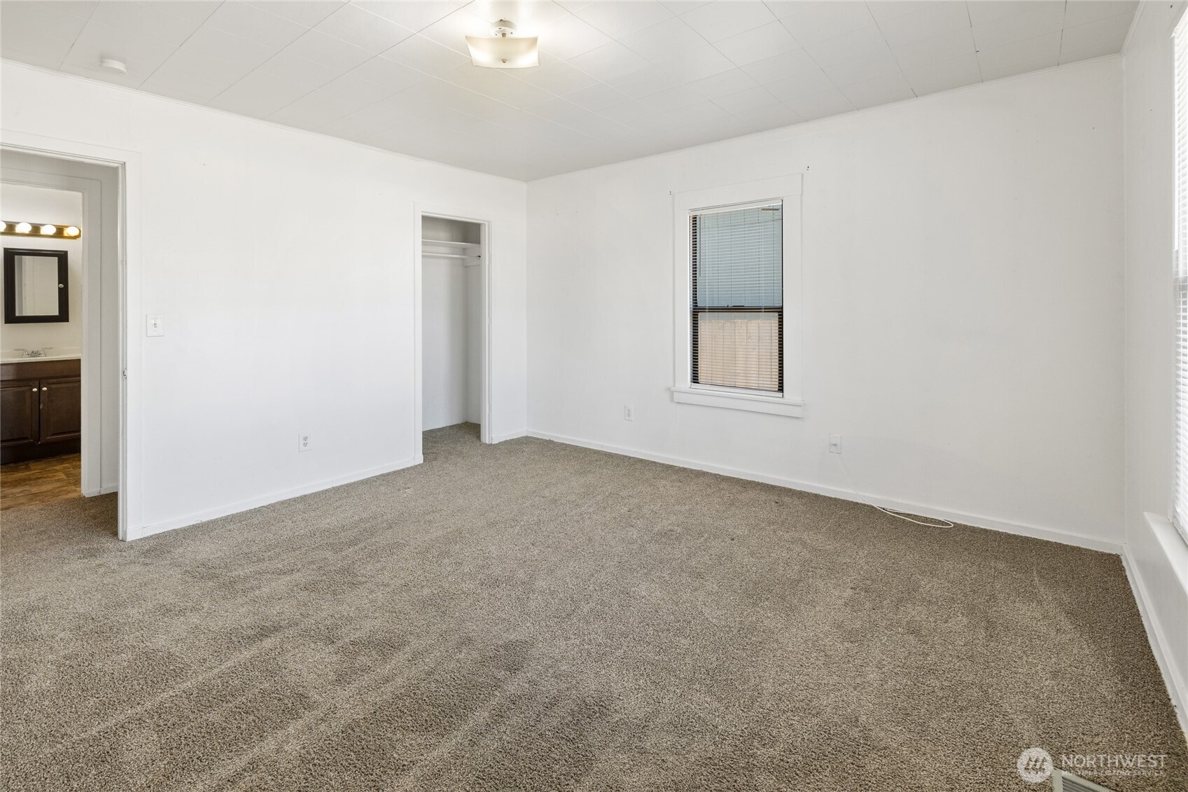 7427 S Warner Street