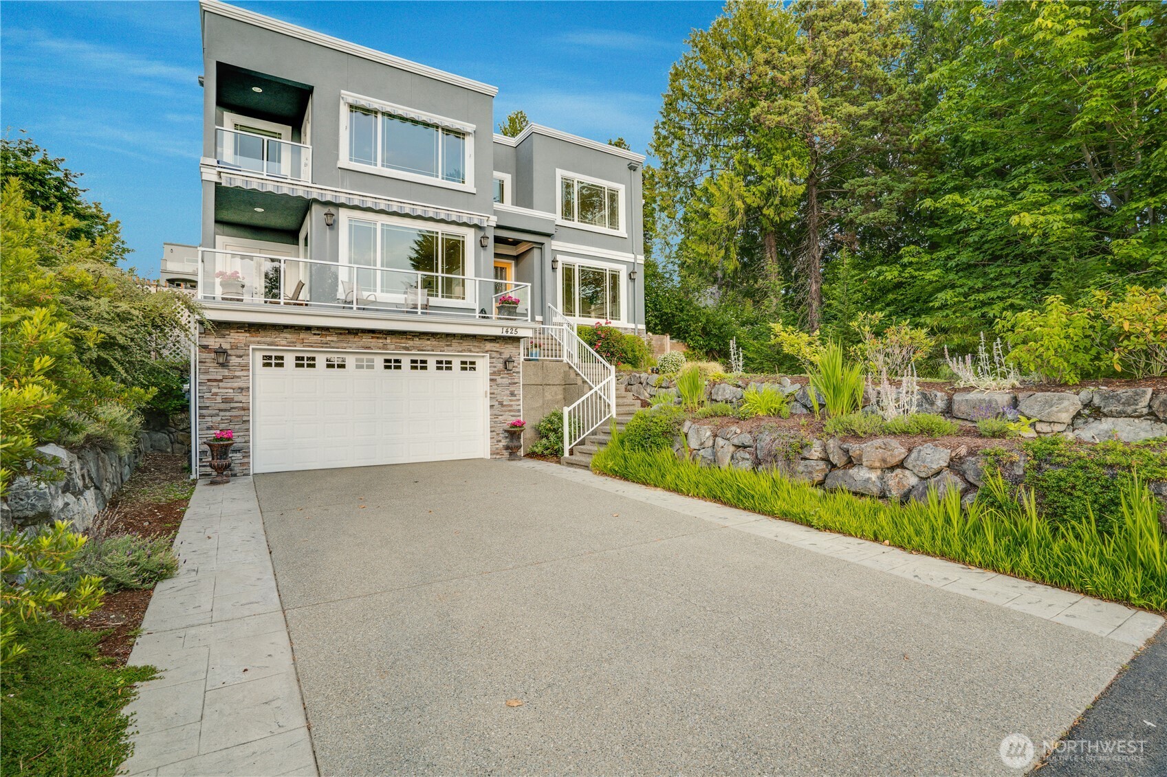 1425 S Sunset Drive
