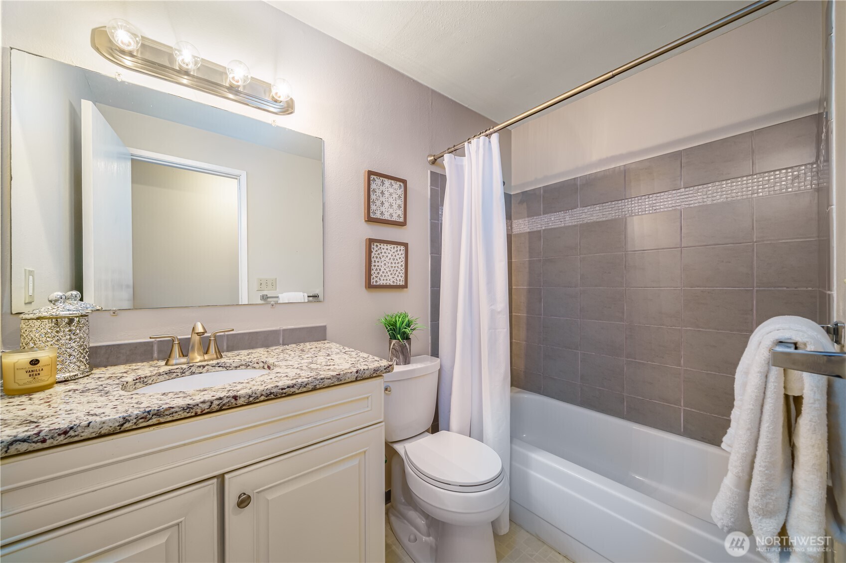 7301 N Skyview Place Unit: B201