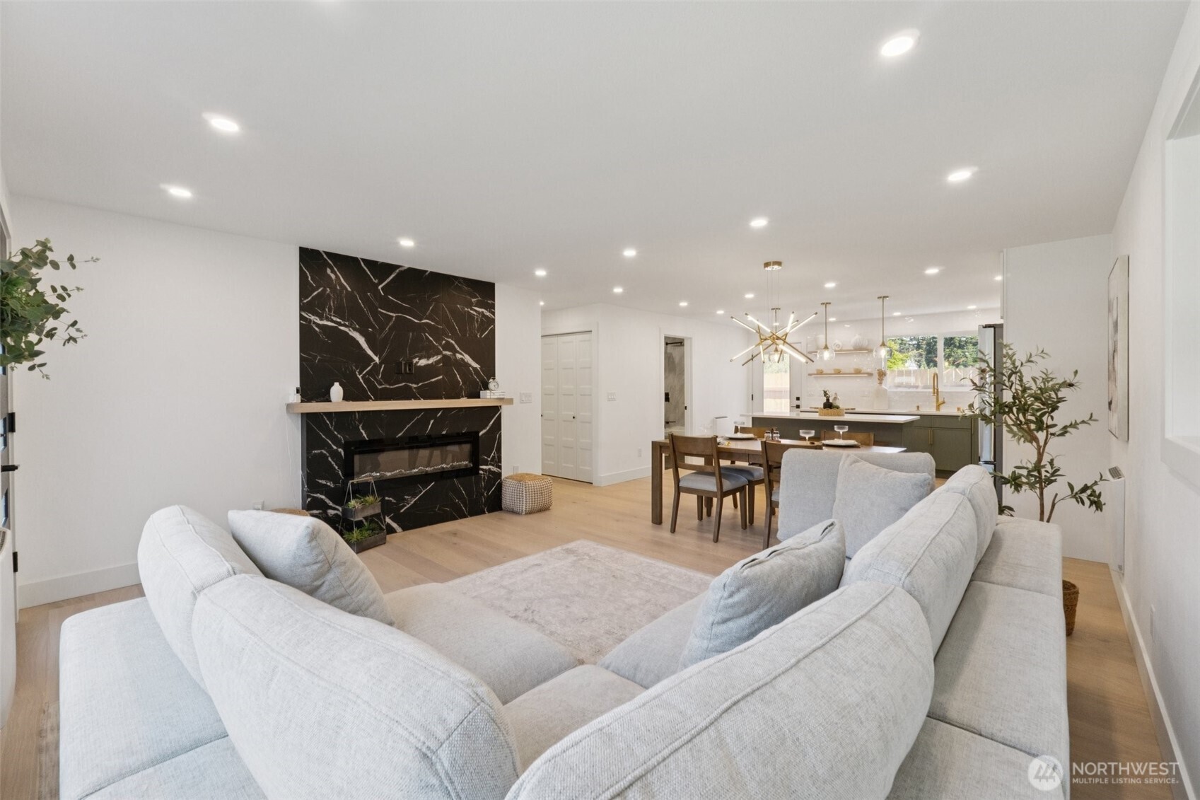 14322 Burke Avenue N