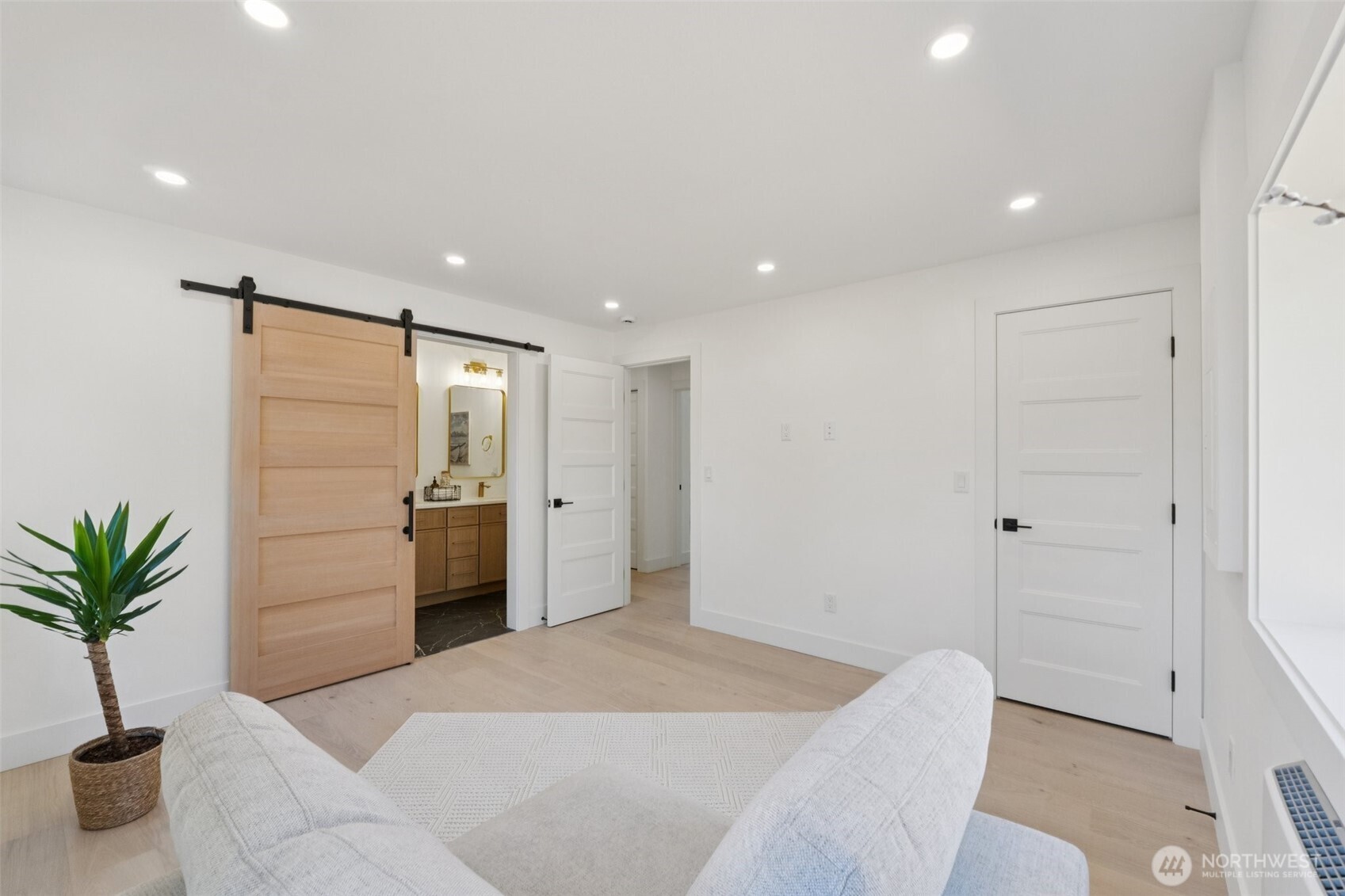 14322 Burke Avenue N