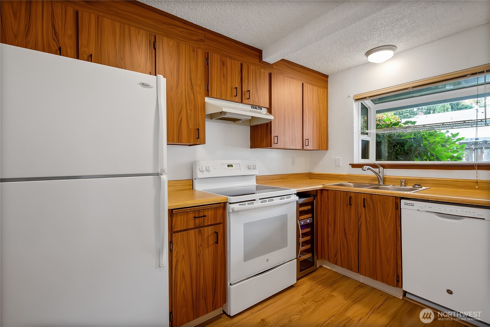 5527 Bridgeport Way W Unit: B