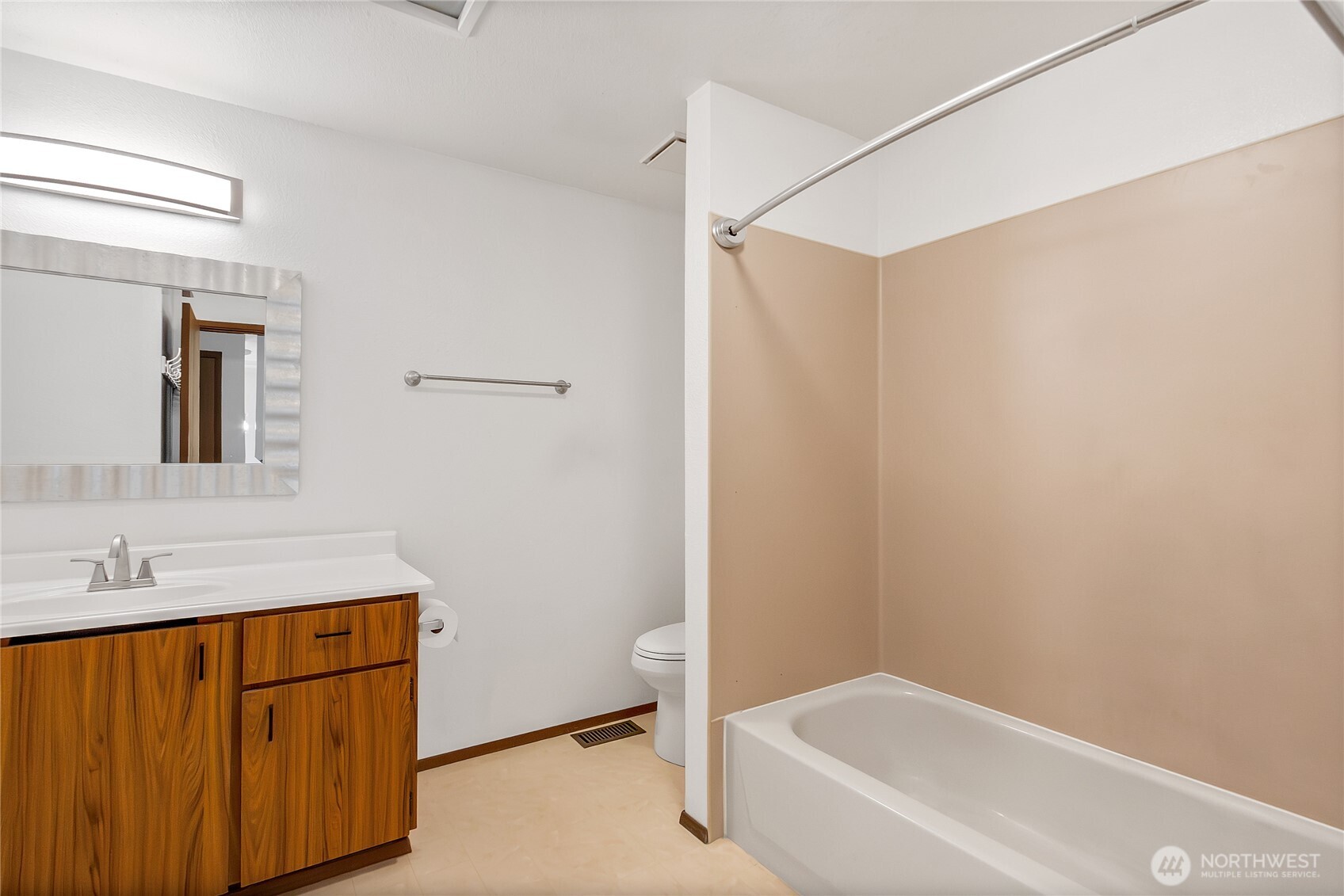 5527 Bridgeport Way W Unit: B