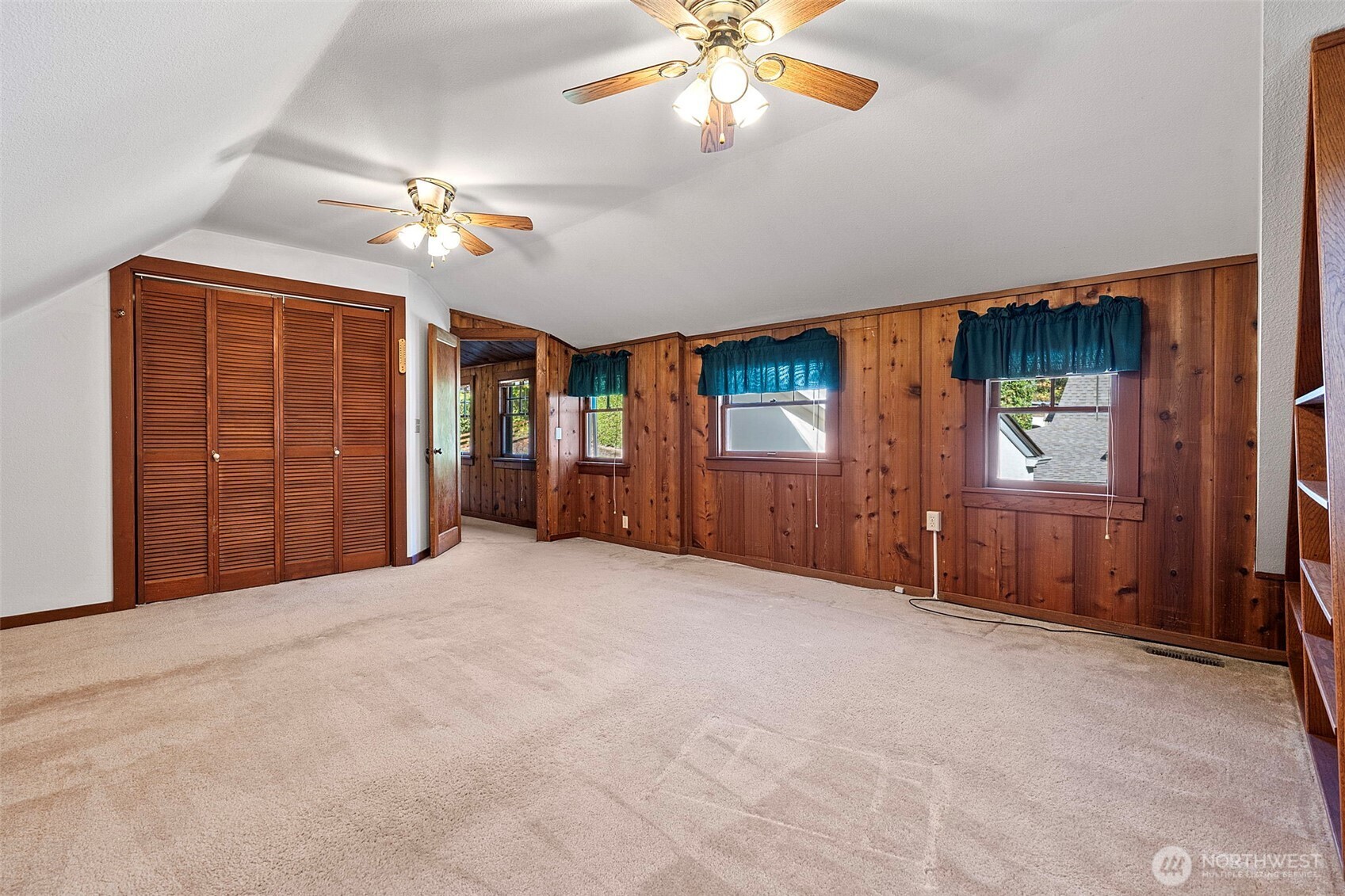 5610 Edgewood Drive E