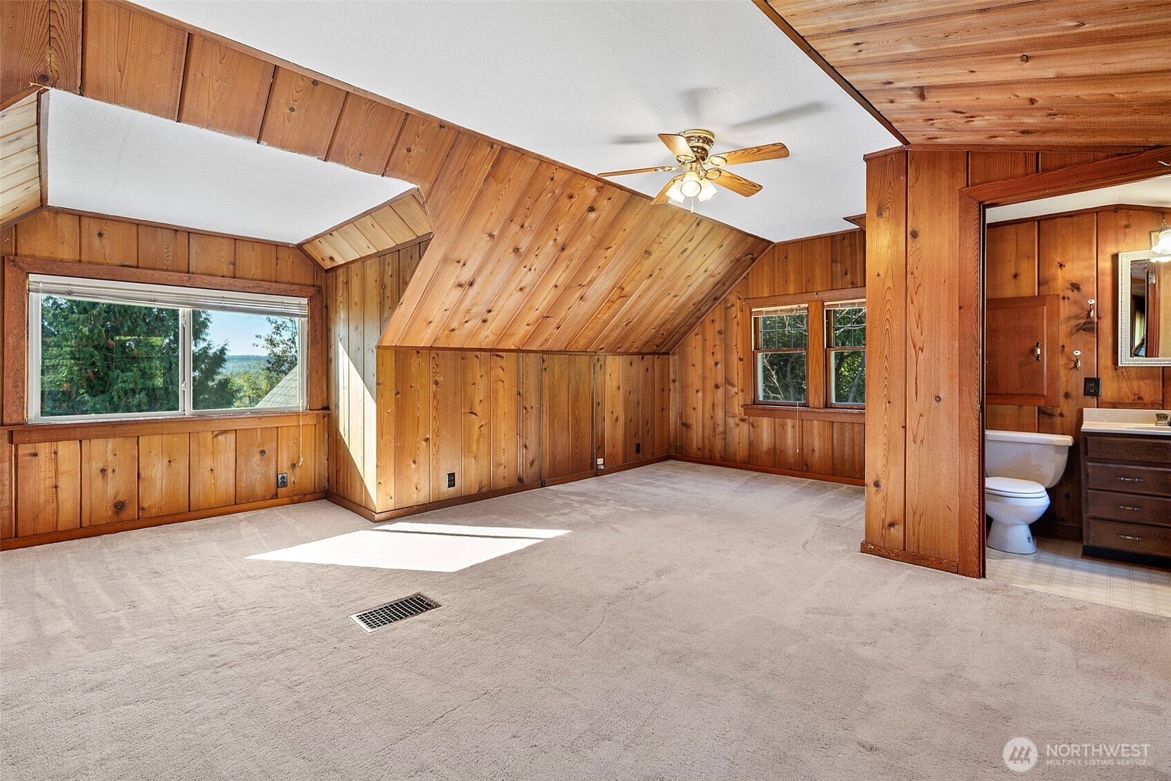 5610 Edgewood Drive E