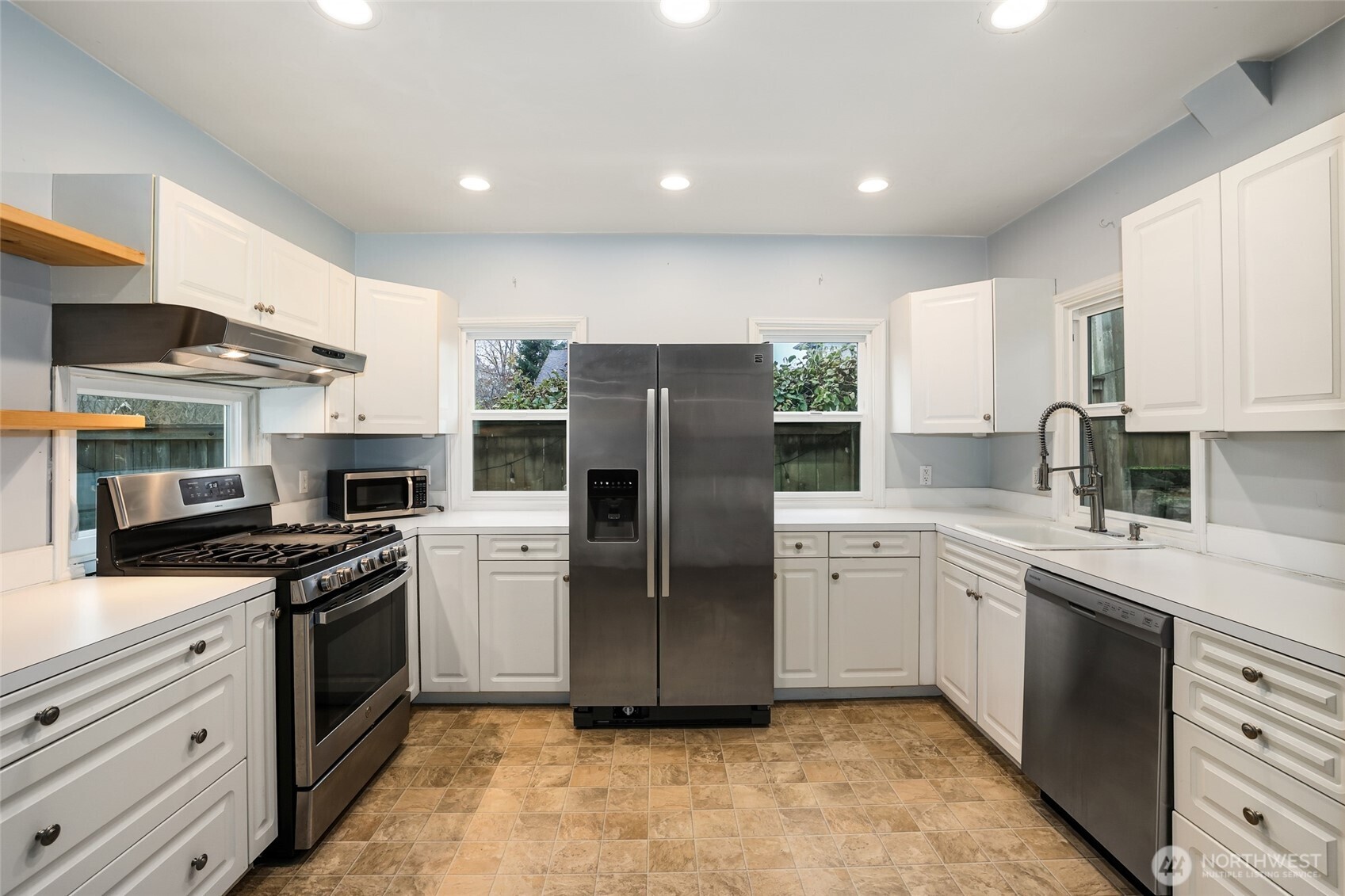 709 N Puget Sound Avenue