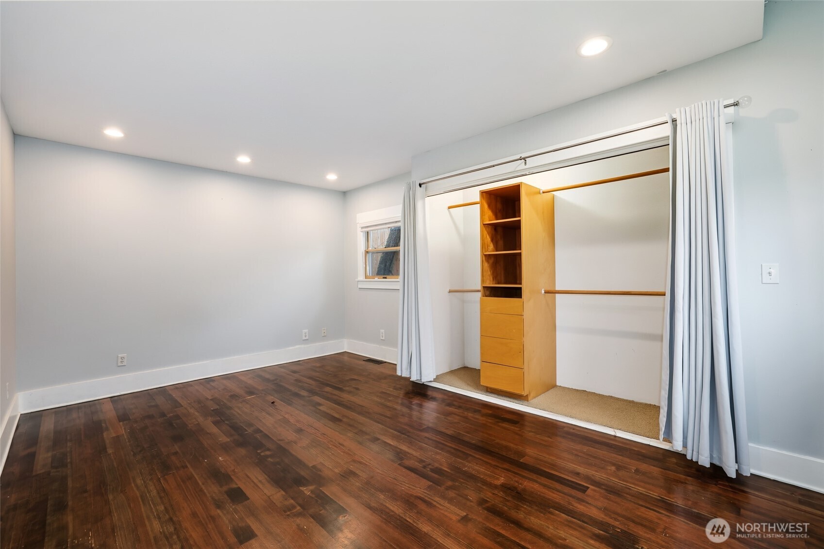 709 N Puget Sound Avenue