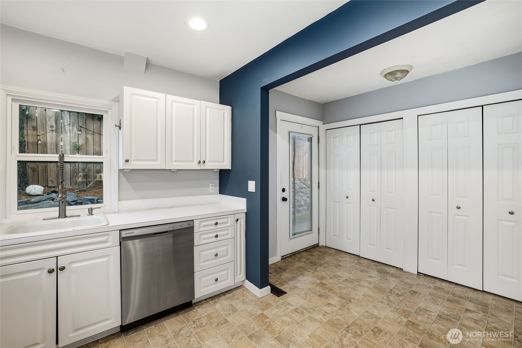 709 N Puget Sound Avenue