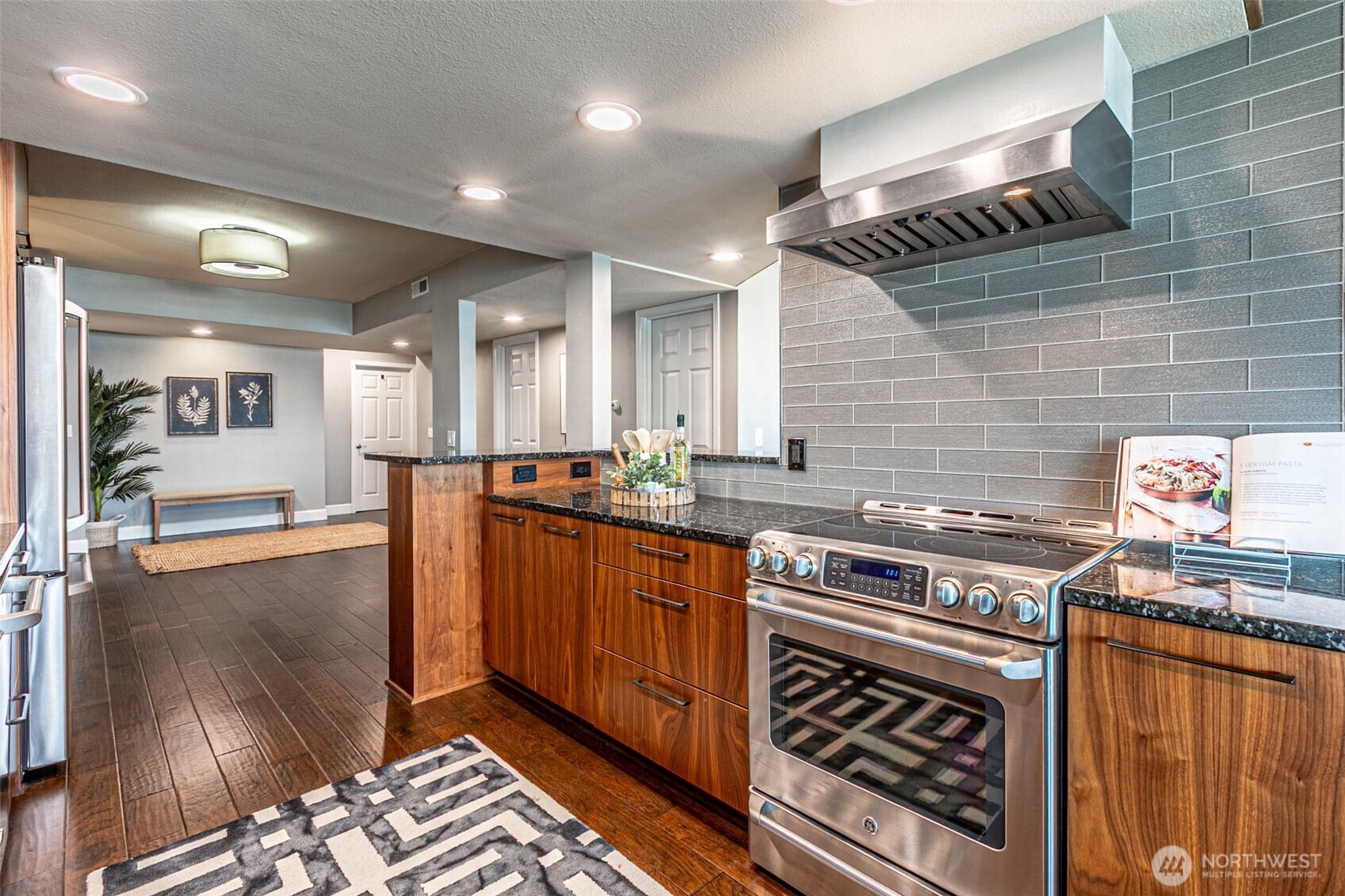 525 Broadway Unit: 408