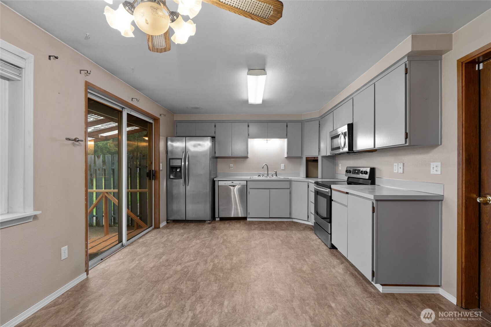 1113 1111 159th St Court E