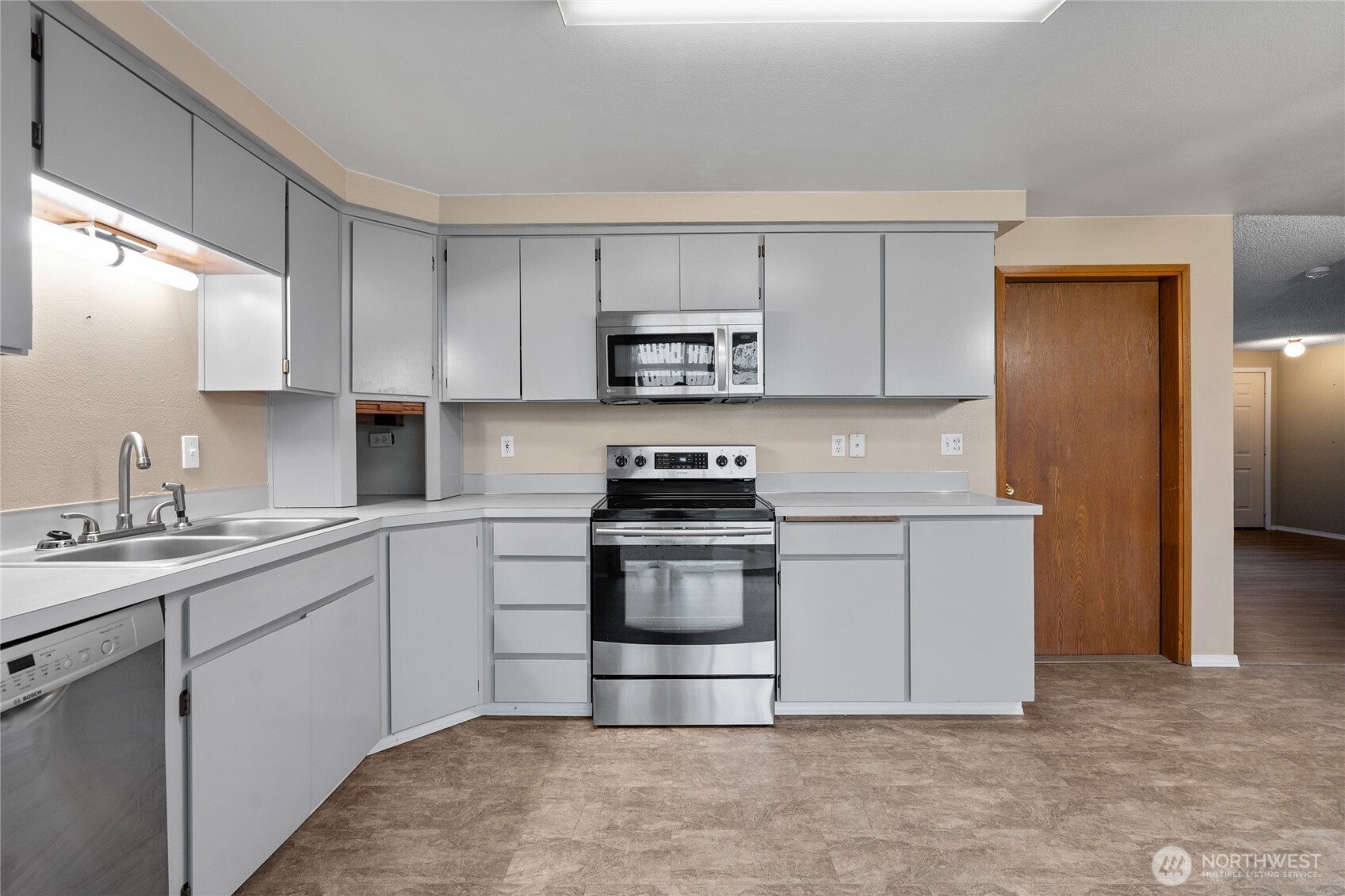 1113 1111 159th St Court E