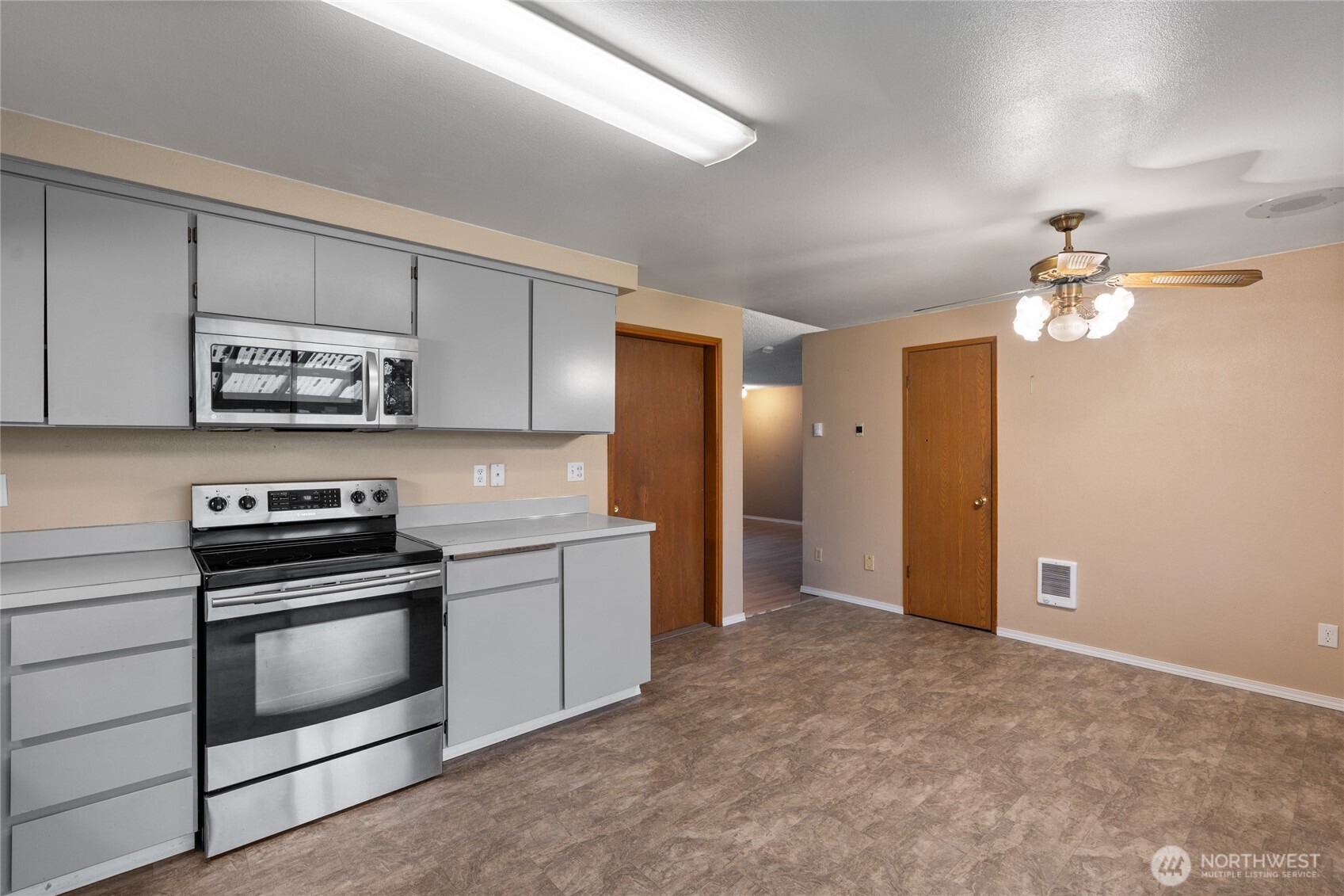 1113 1111 159th St Court E