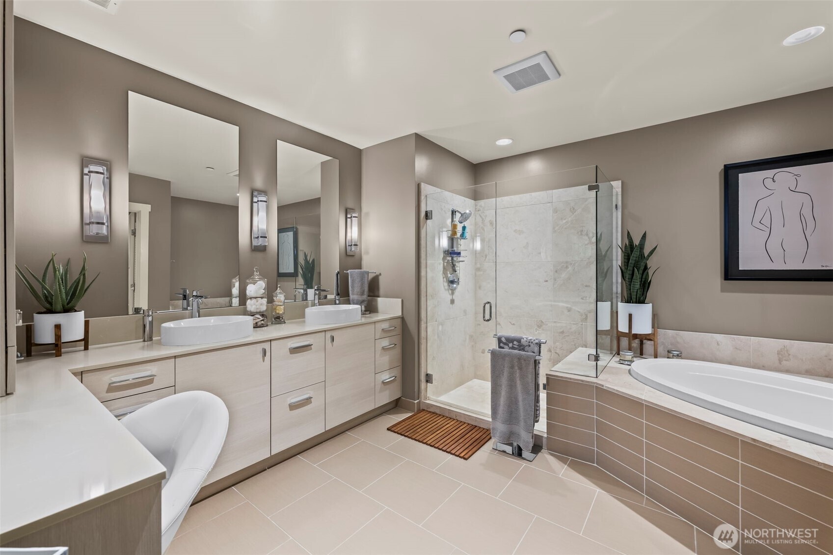 5204 N Bennett Street Unit: 411