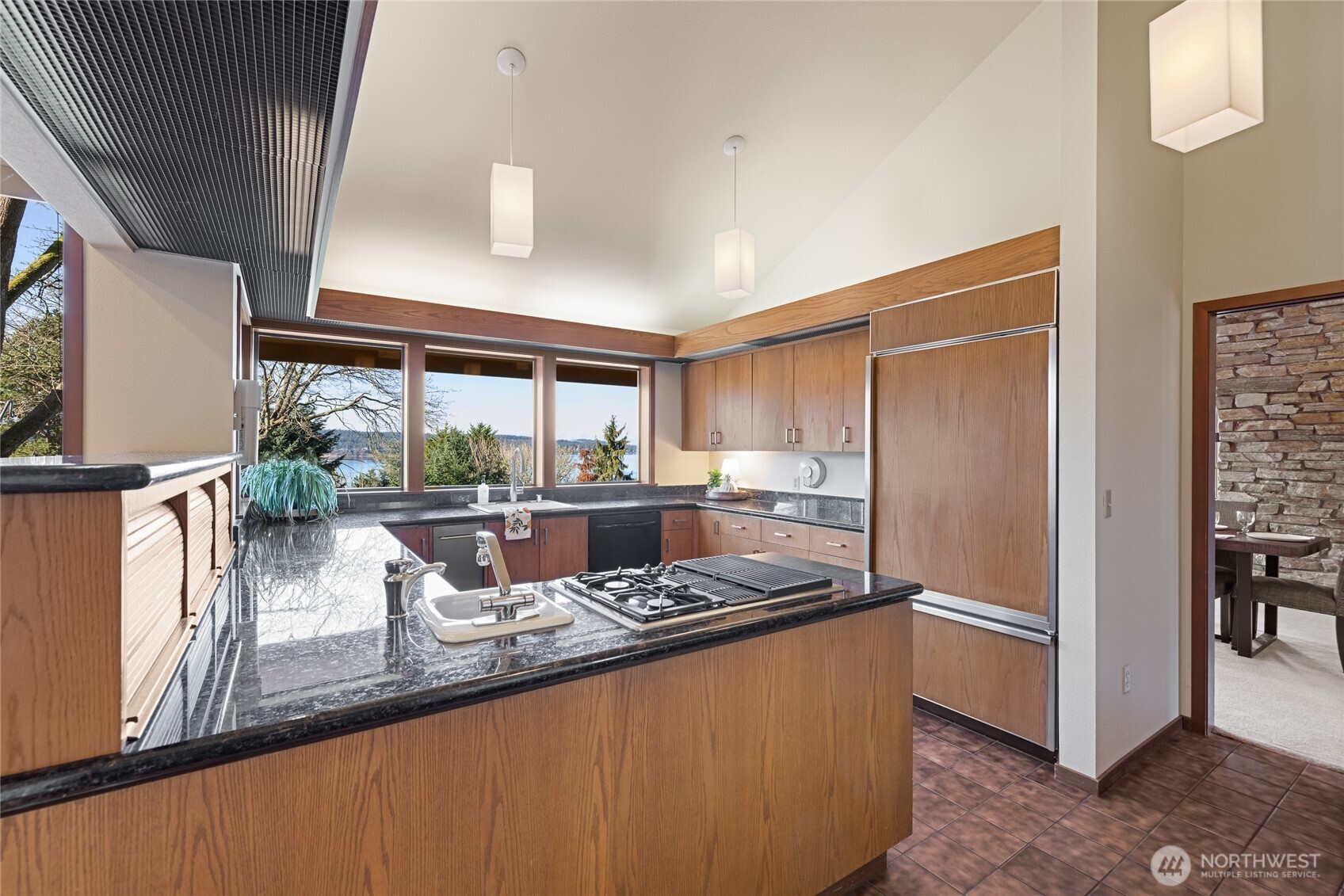 2720 Soundview Drive W