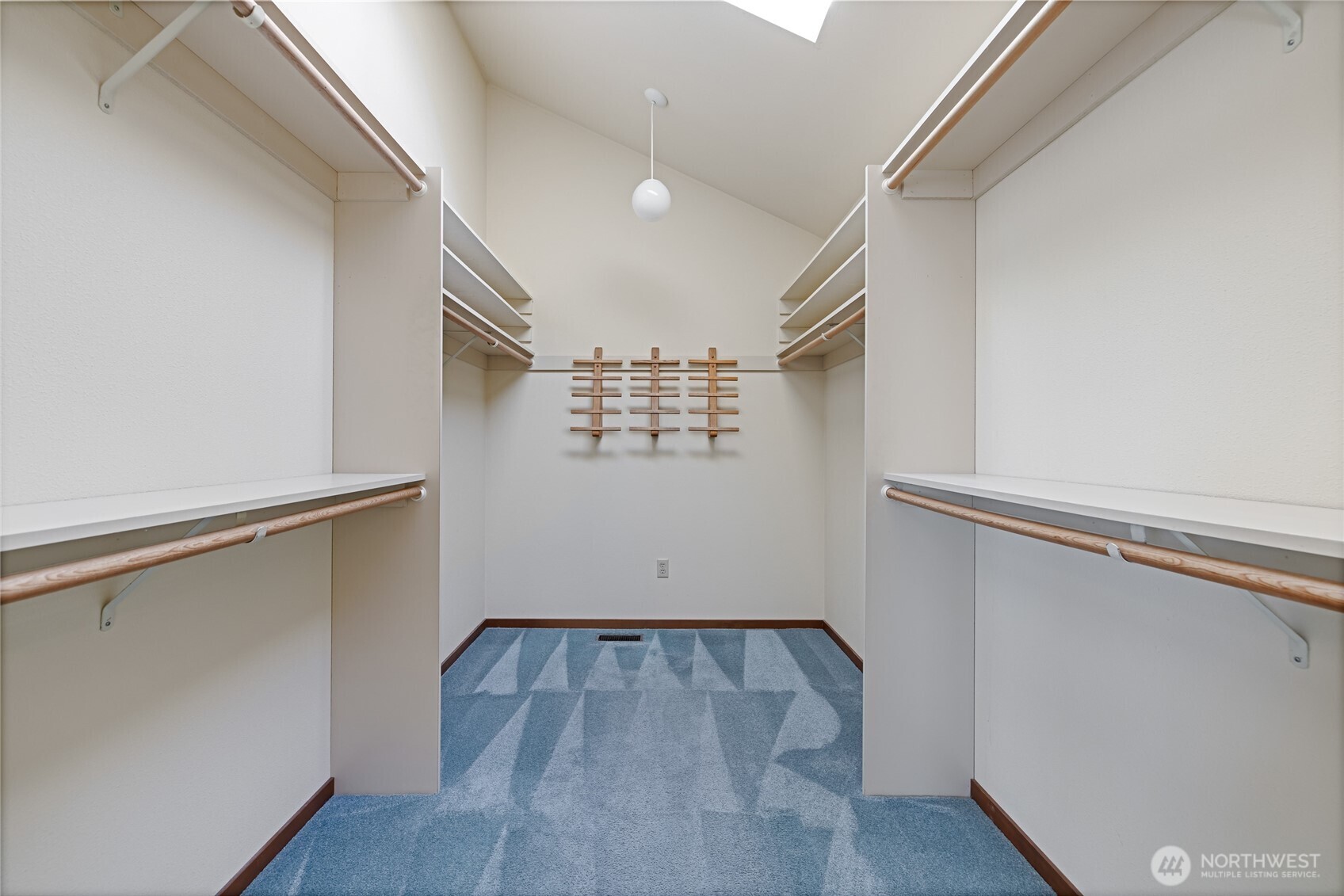 2720 Soundview Drive W