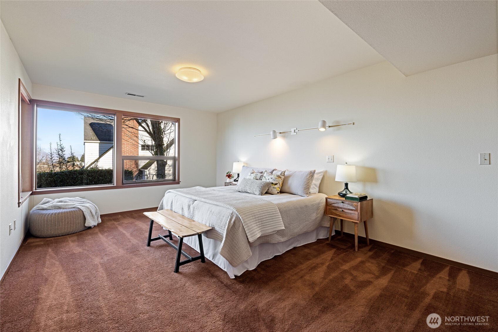 2720 Soundview Drive W