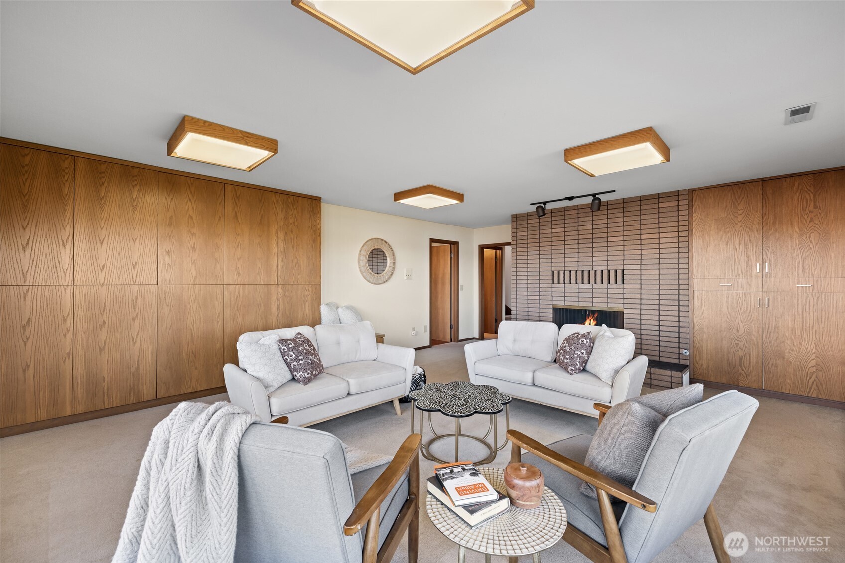 2720 Soundview Drive W