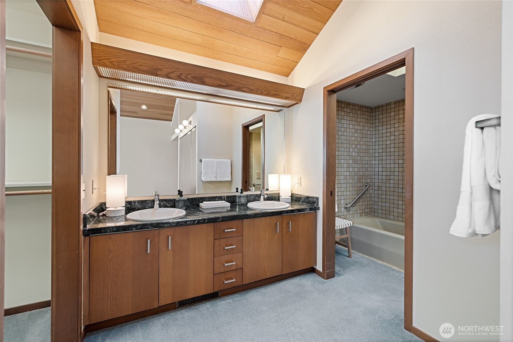 2720 Soundview Drive W