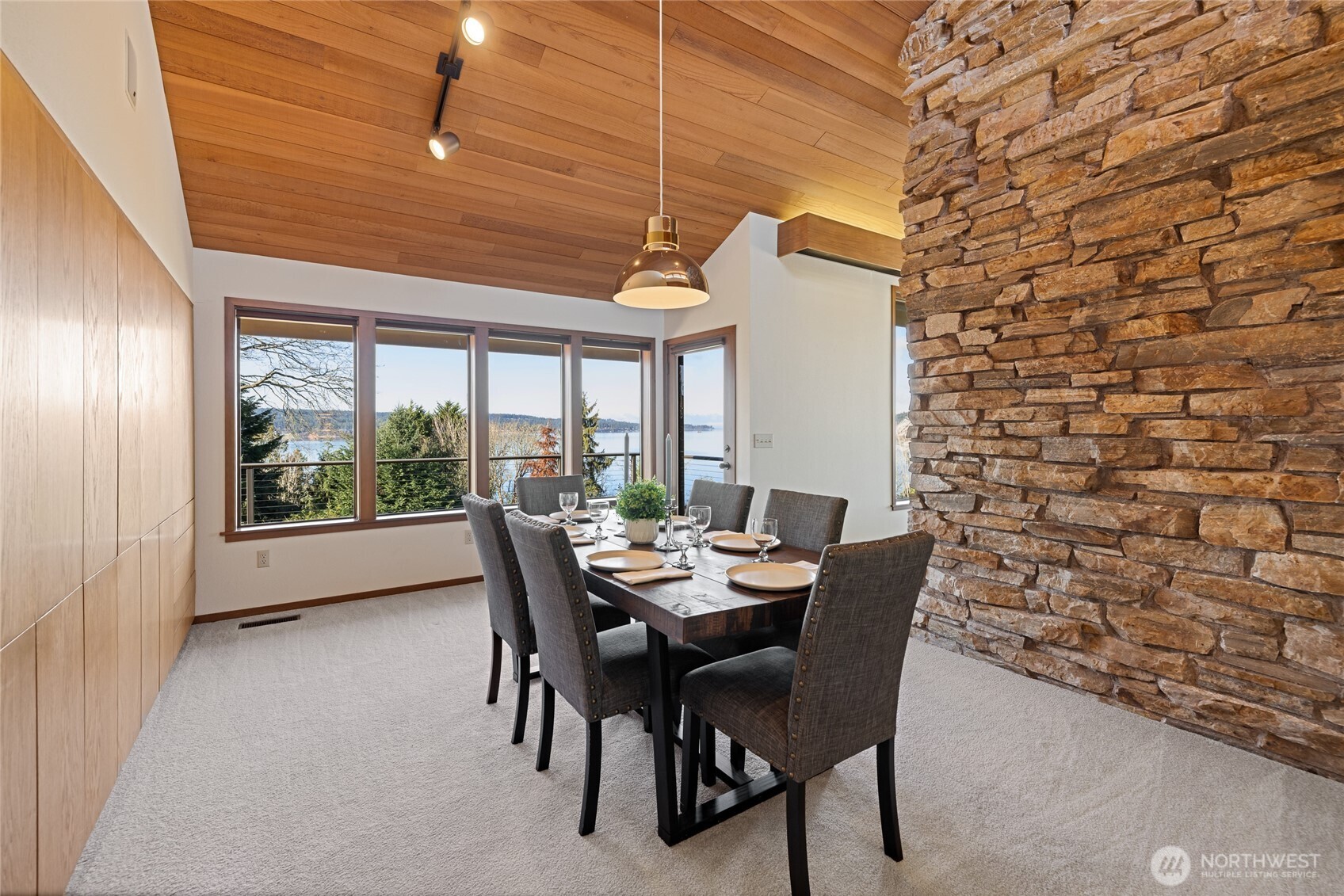 2720 Soundview Drive W