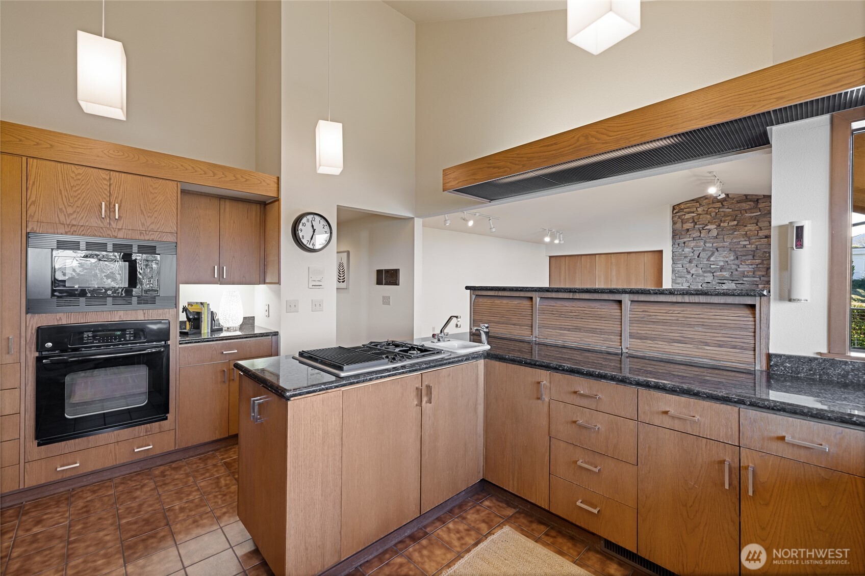 2720 Soundview Drive W