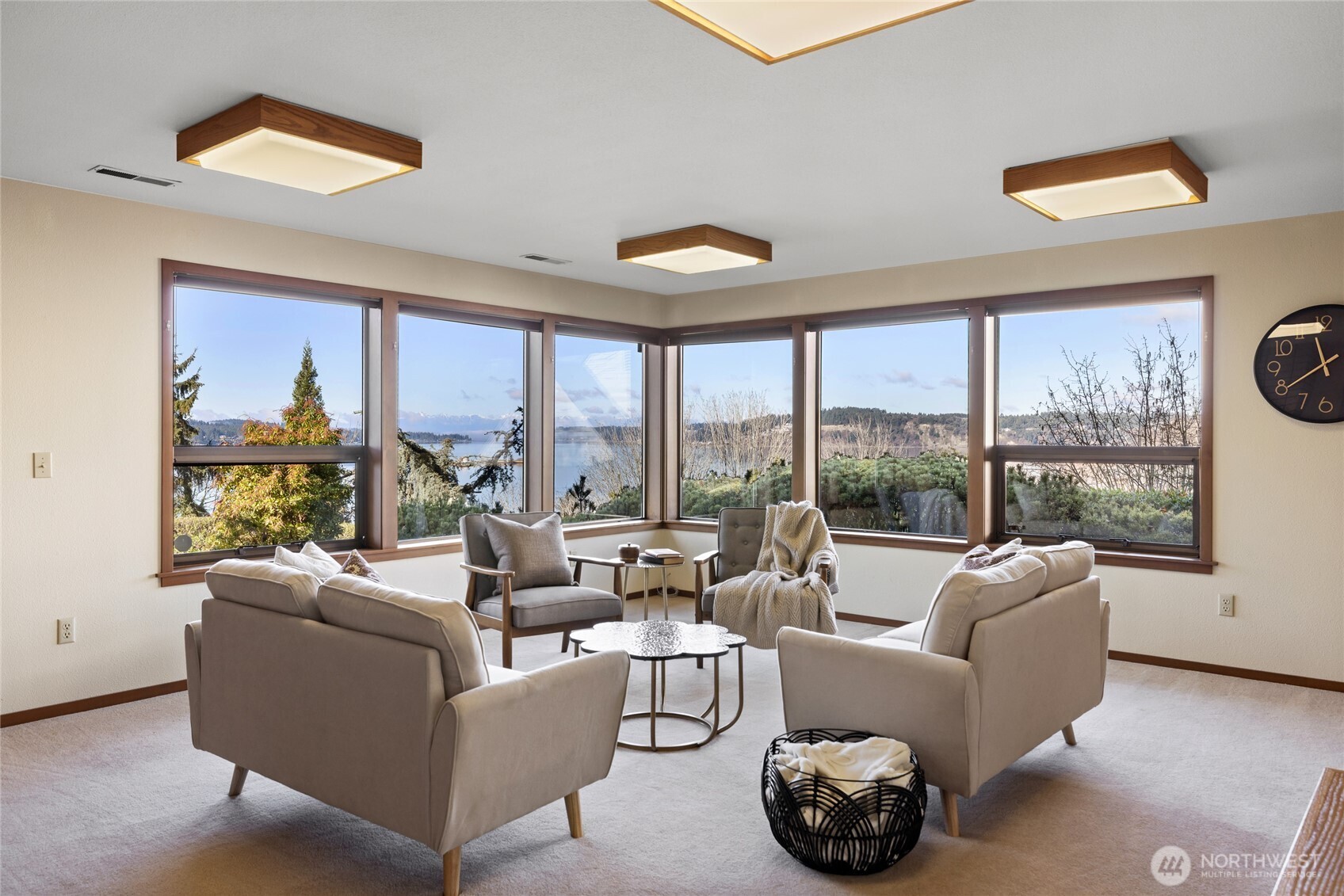 2720 Soundview Drive W