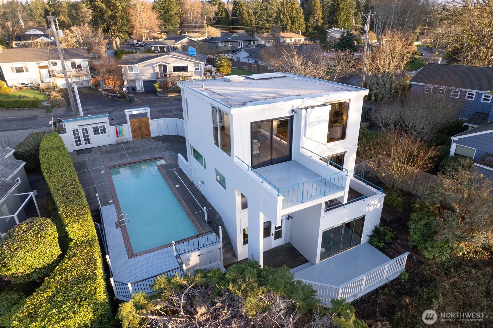 4042 Soundview Drive W