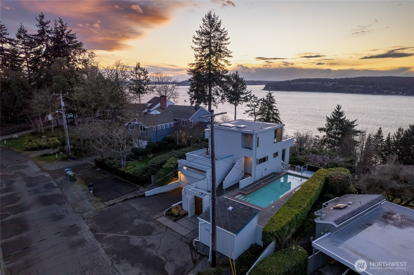 4042 Soundview Drive W