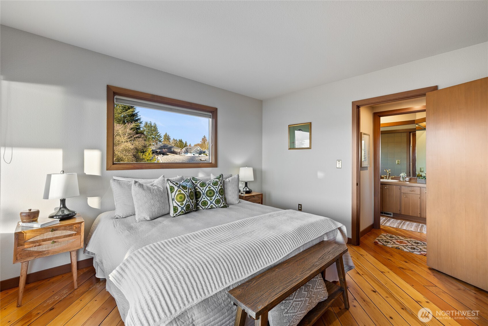 4042 Soundview Drive W