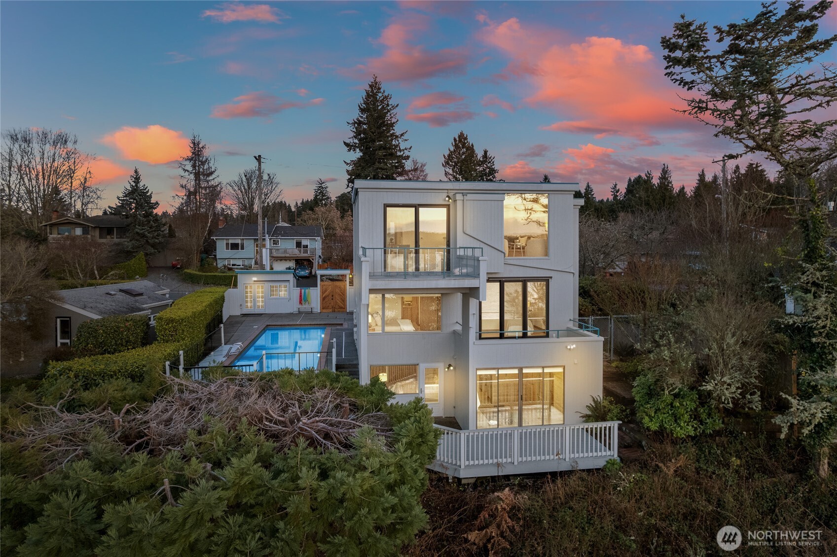 4042 Soundview Drive W