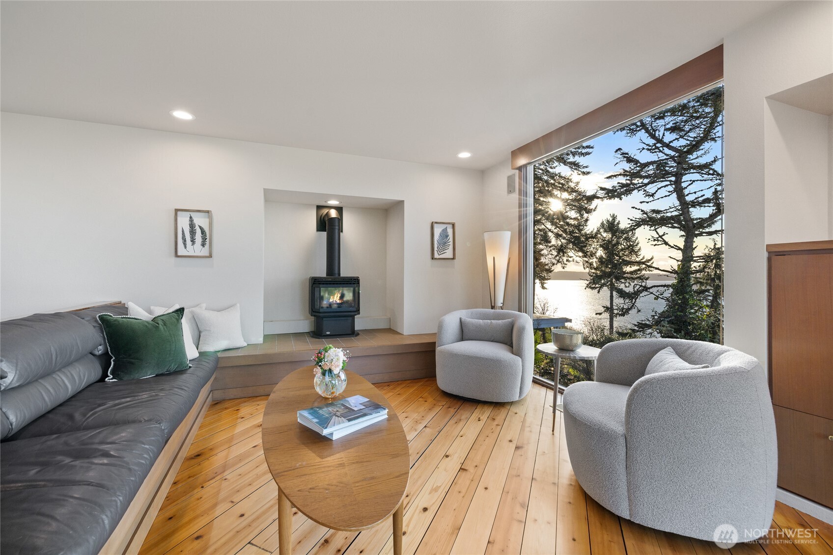 4042 Soundview Drive W