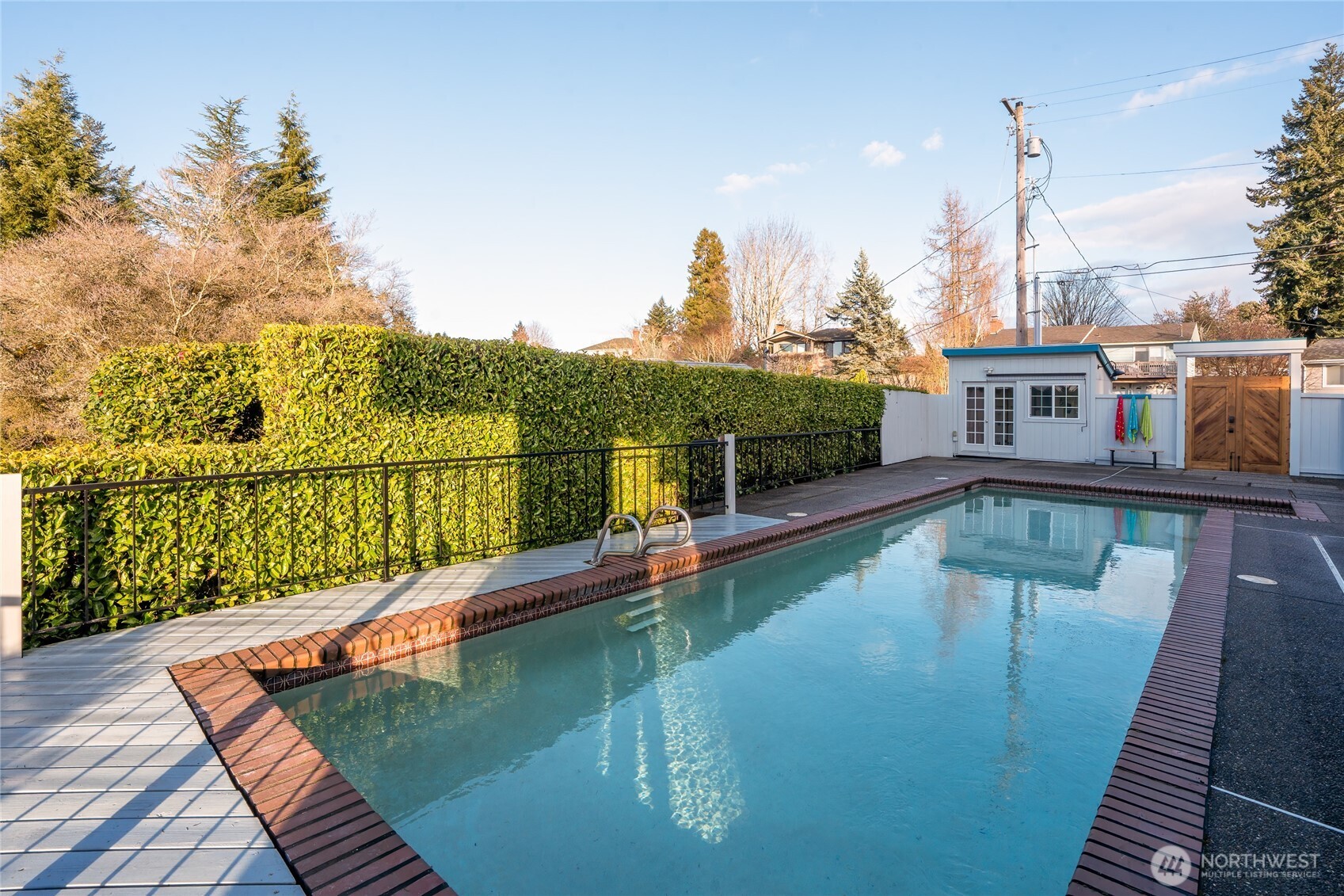 4042 Soundview Drive W