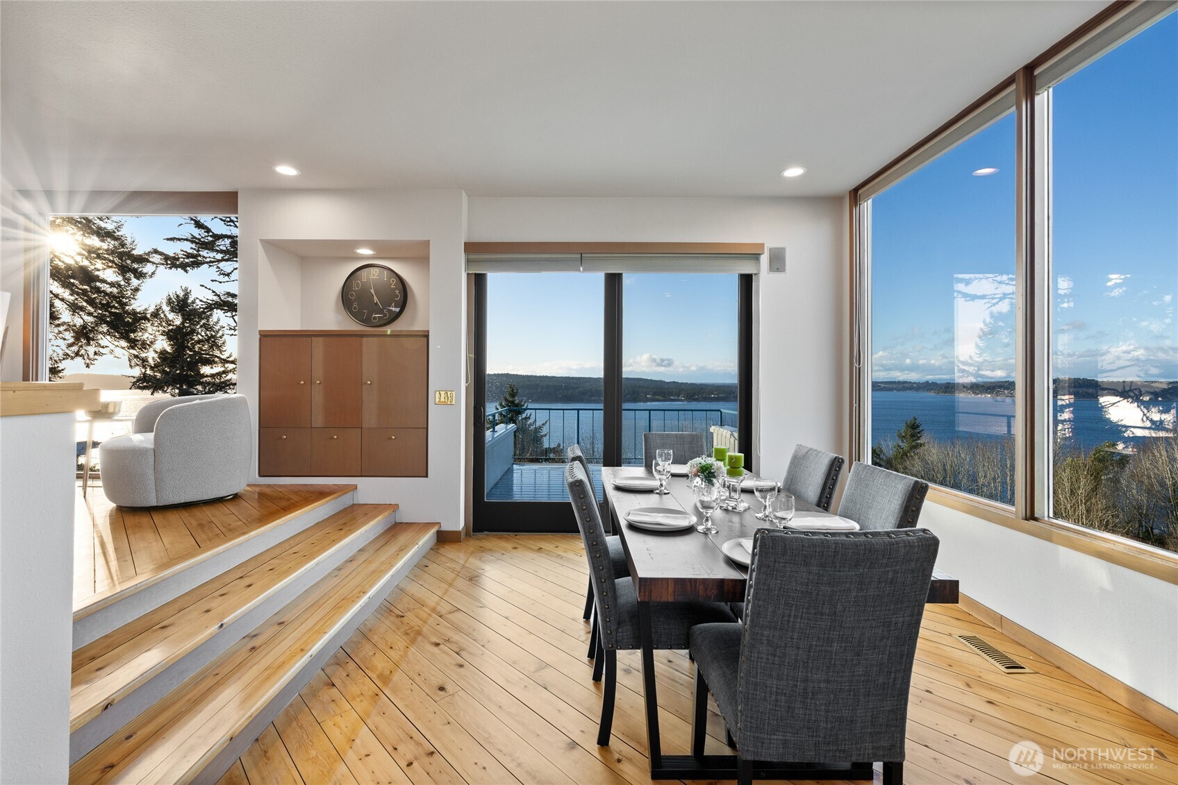 4042 Soundview Drive W