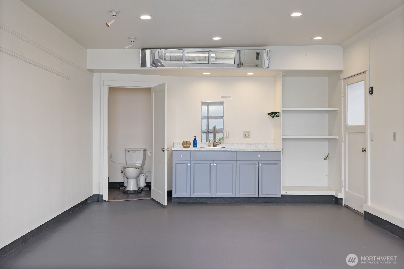 1834 Day Island Blvd W