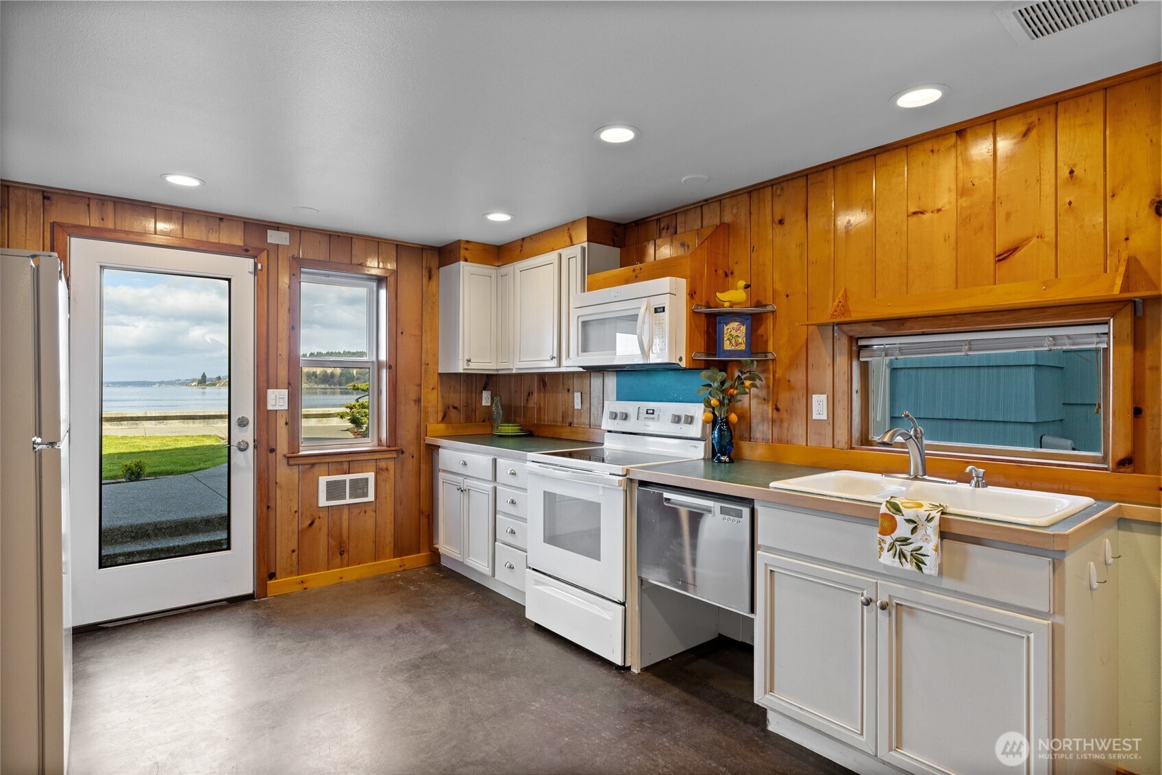 1834 Day Island Blvd W