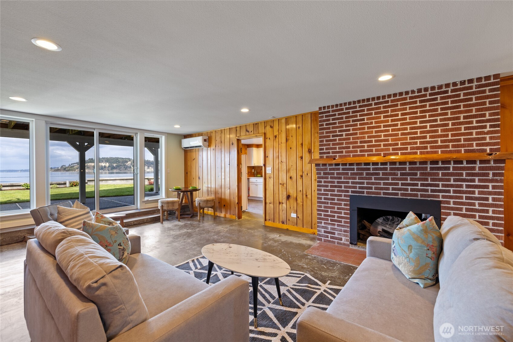 1834 Day Island Blvd W