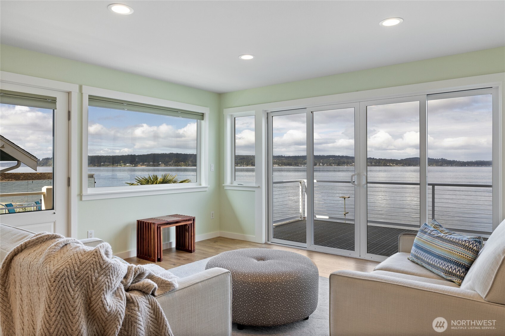 1834 Day Island Blvd W