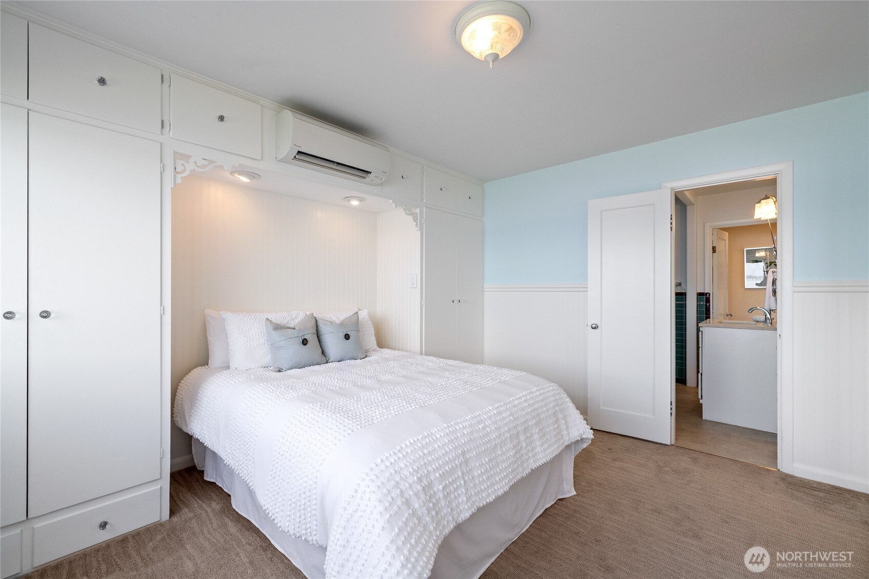 1834 Day Island Blvd W