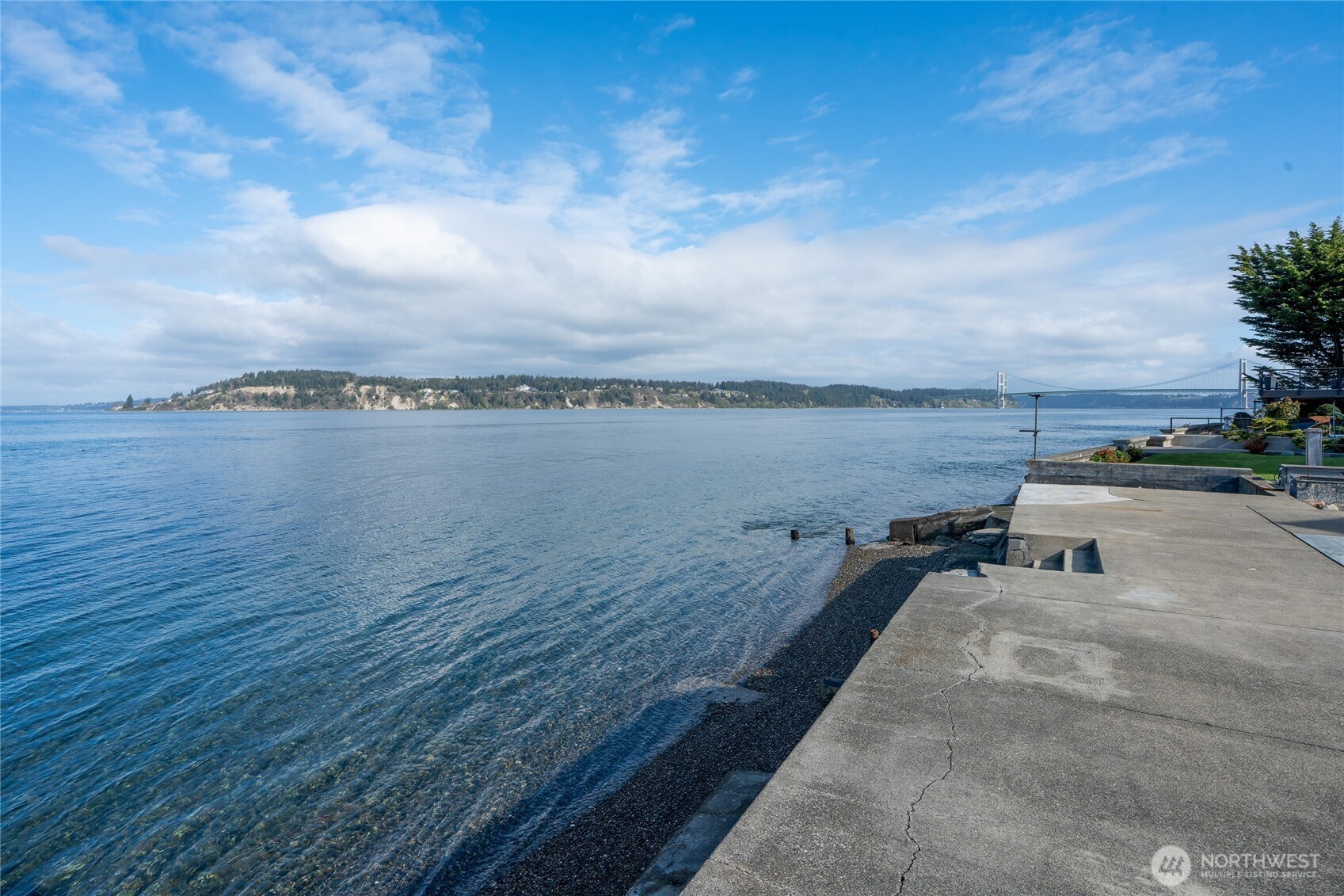 1838 Day Island Boulevard W