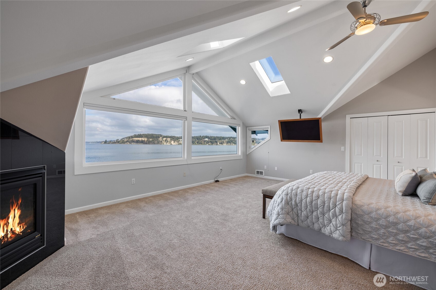 1838 Day Island Boulevard W