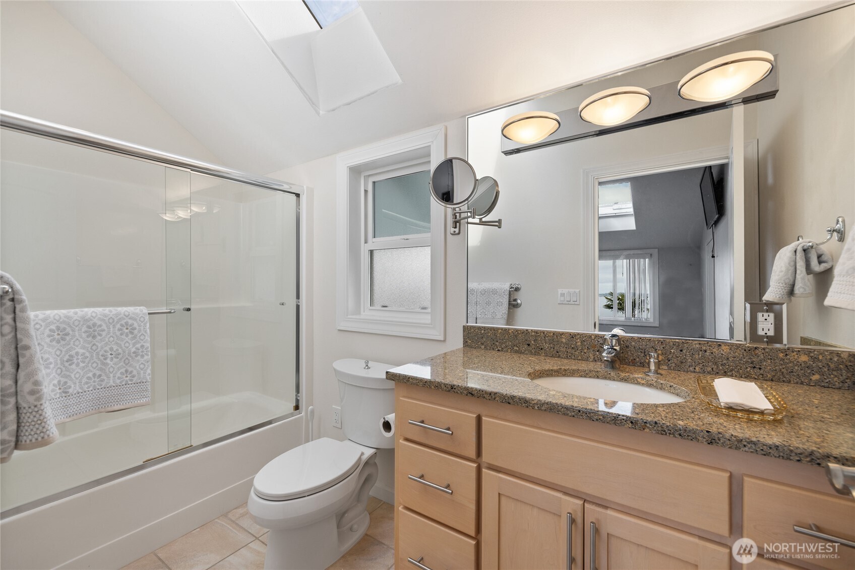 1838 Day Island Boulevard W