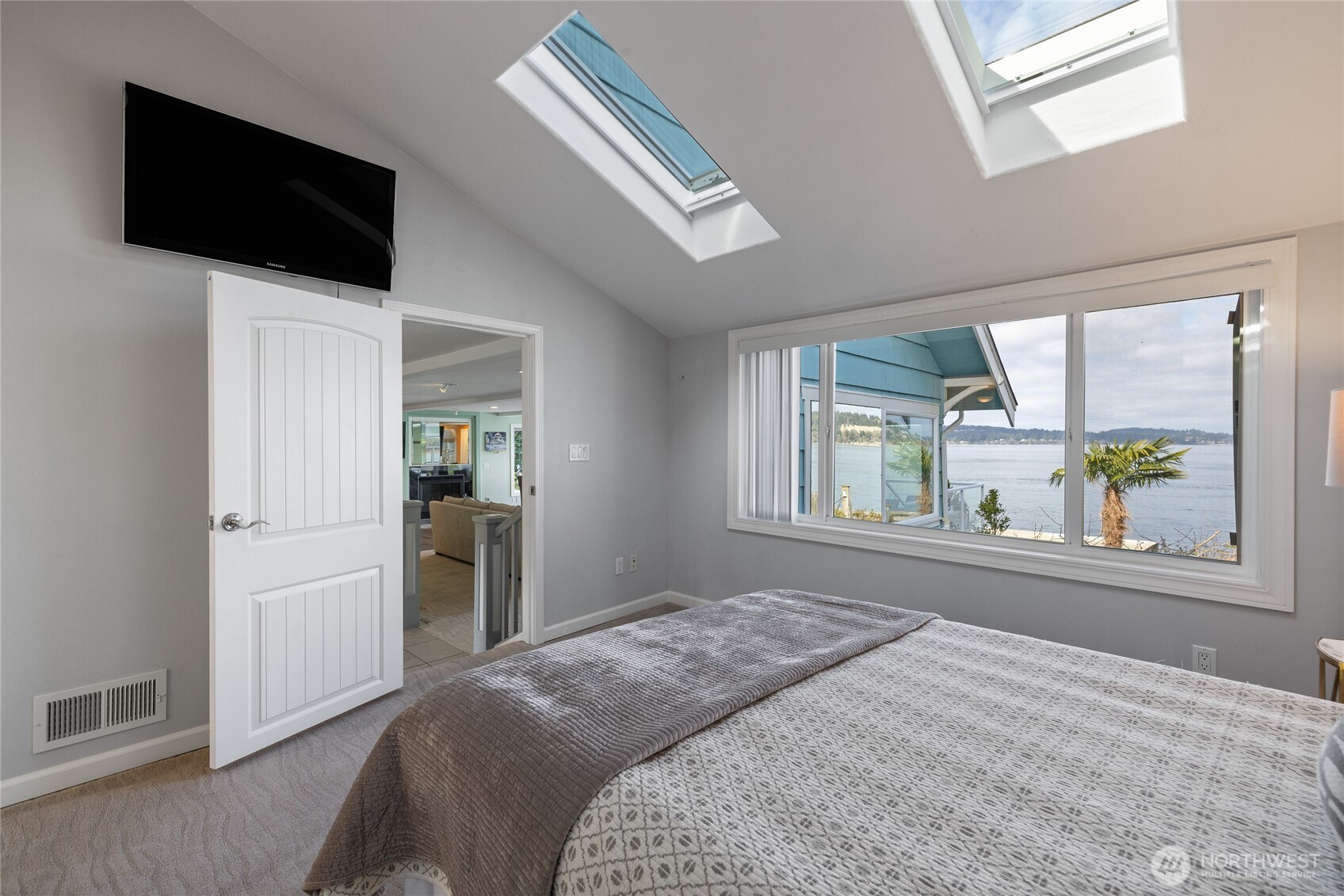 1838 Day Island Boulevard W