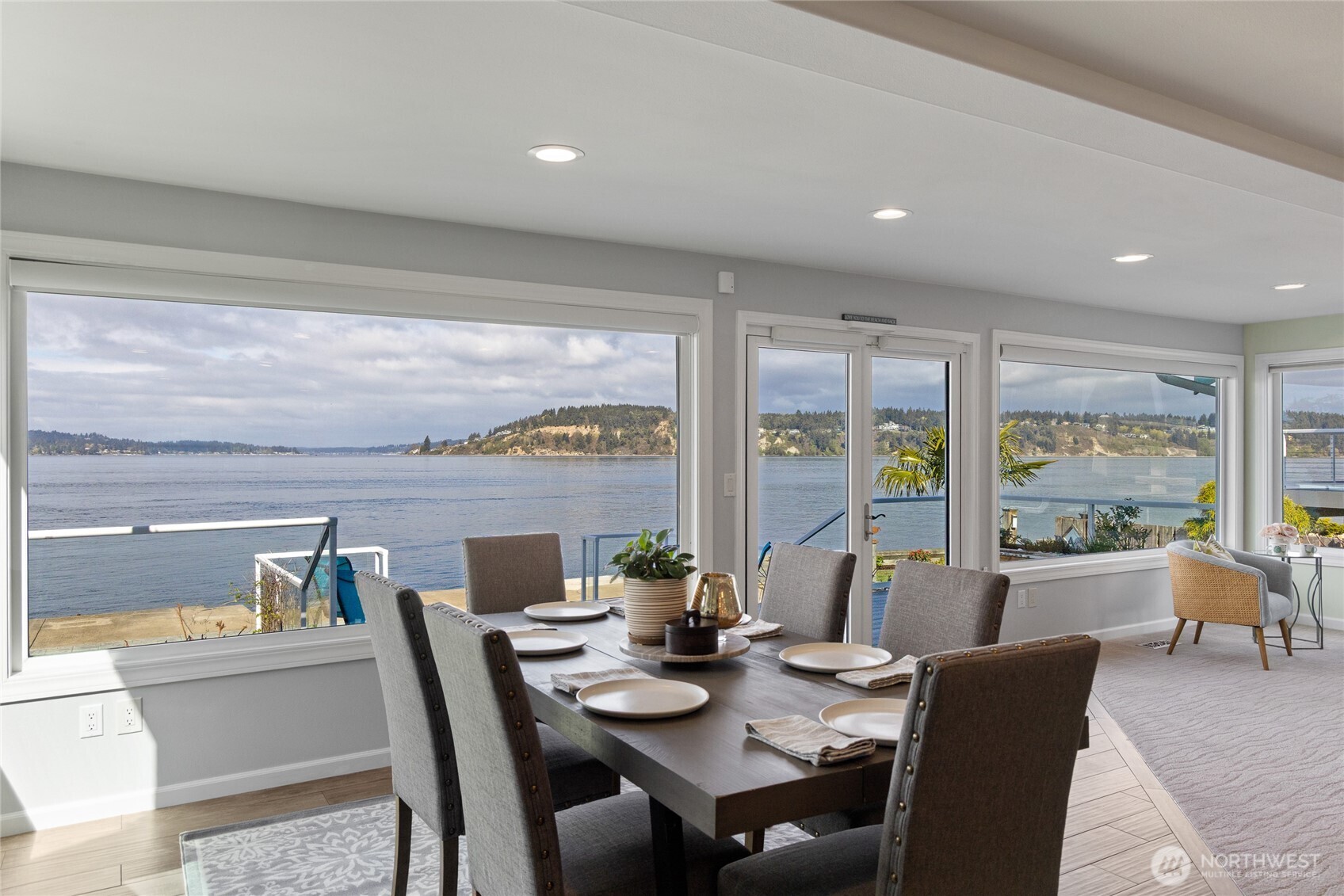 1838 Day Island Boulevard W